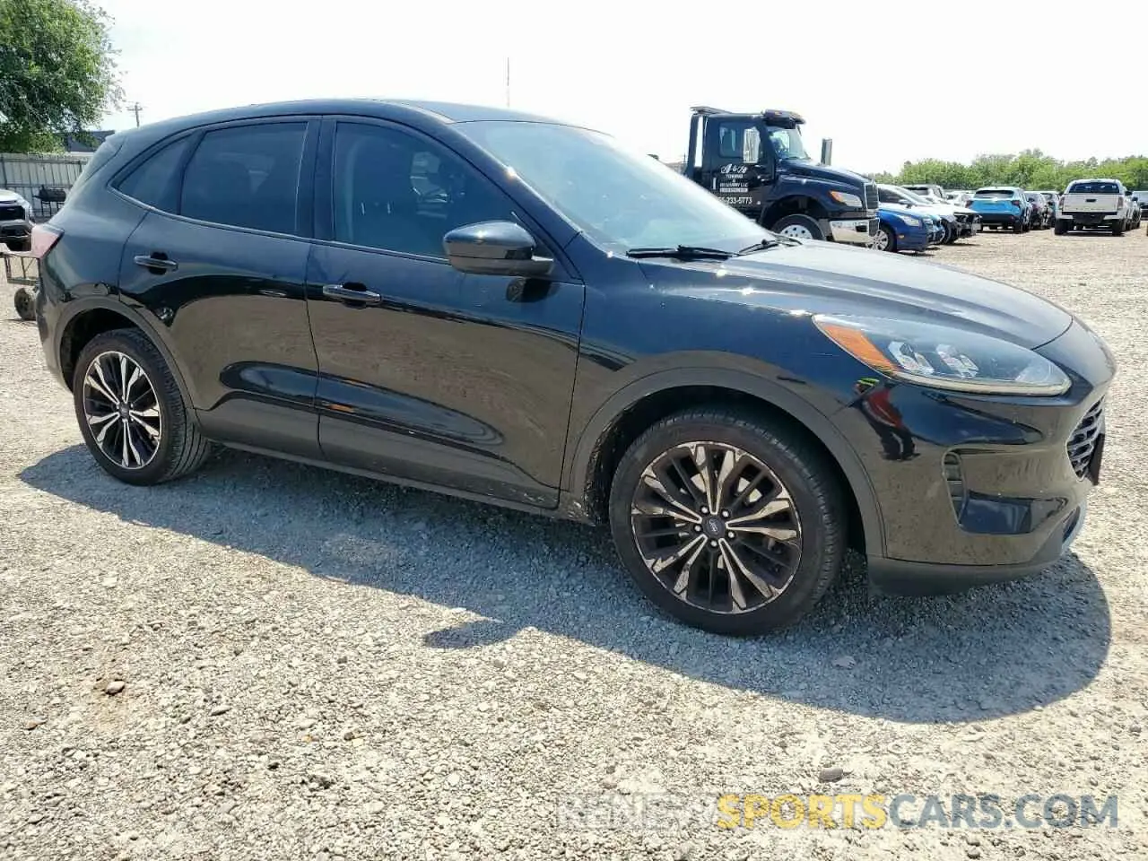 4 fotografías del automóvil dañado 1FMCU0G66NUB39377 FORD ESCAPE 2022