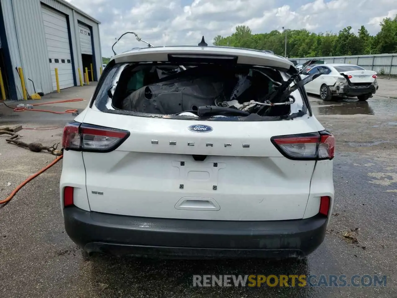 6 fotografías del automóvil dañado 1FMCU0G66NUB83637 FORD ESCAPE 2022