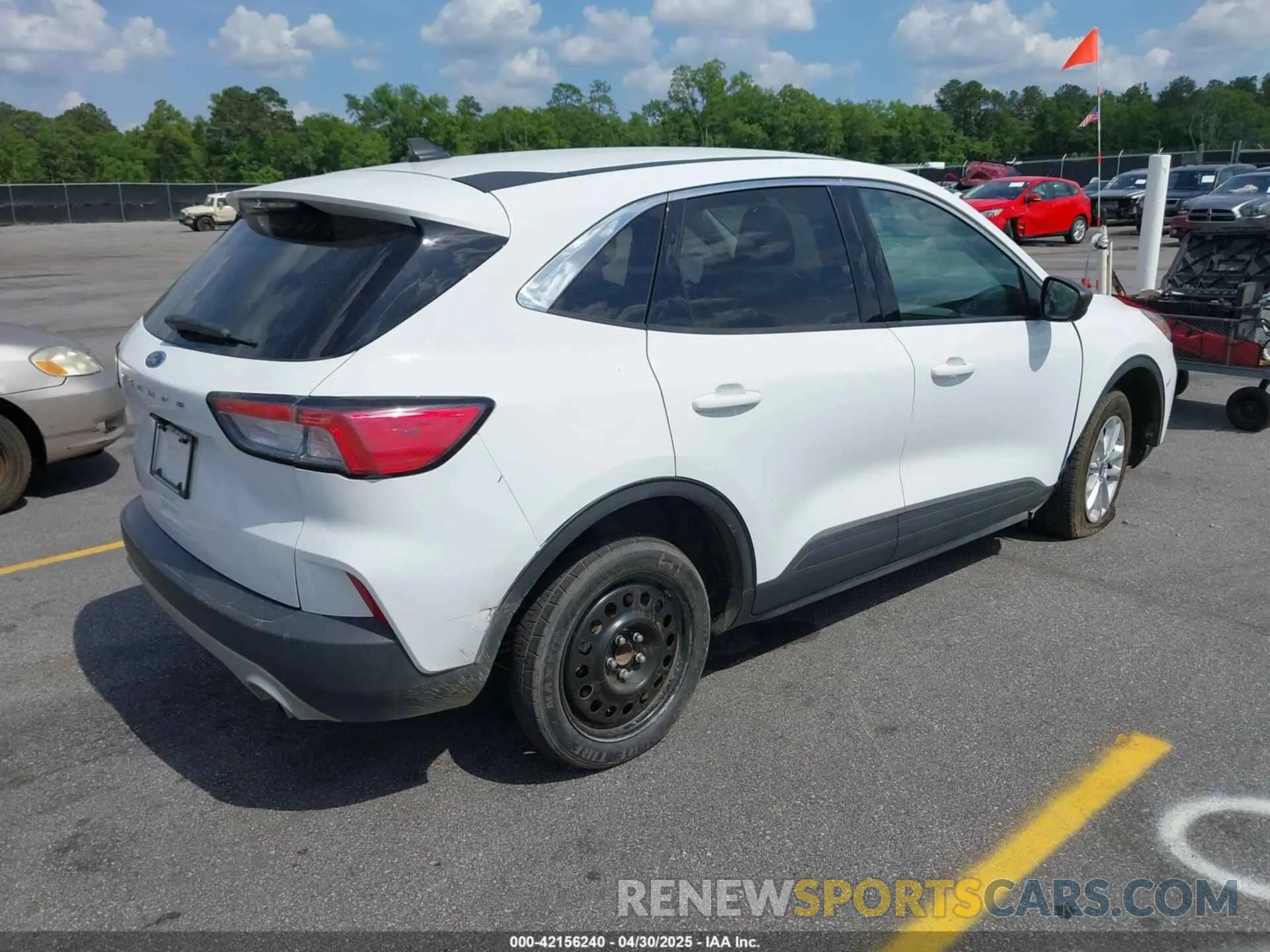 4 fotografías del automóvil dañado 1FMCU0G67NUA84373 FORD ESCAPE 2022
