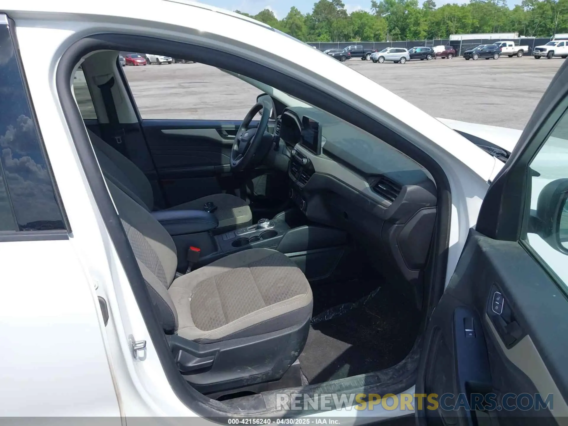 5 fotografías del automóvil dañado 1FMCU0G67NUA84373 FORD ESCAPE 2022
