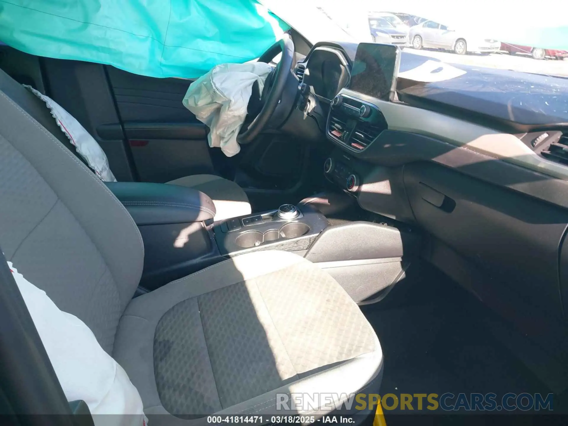 5 fotografías del automóvil dañado 1FMCU0G67NUB85283 FORD ESCAPE 2022