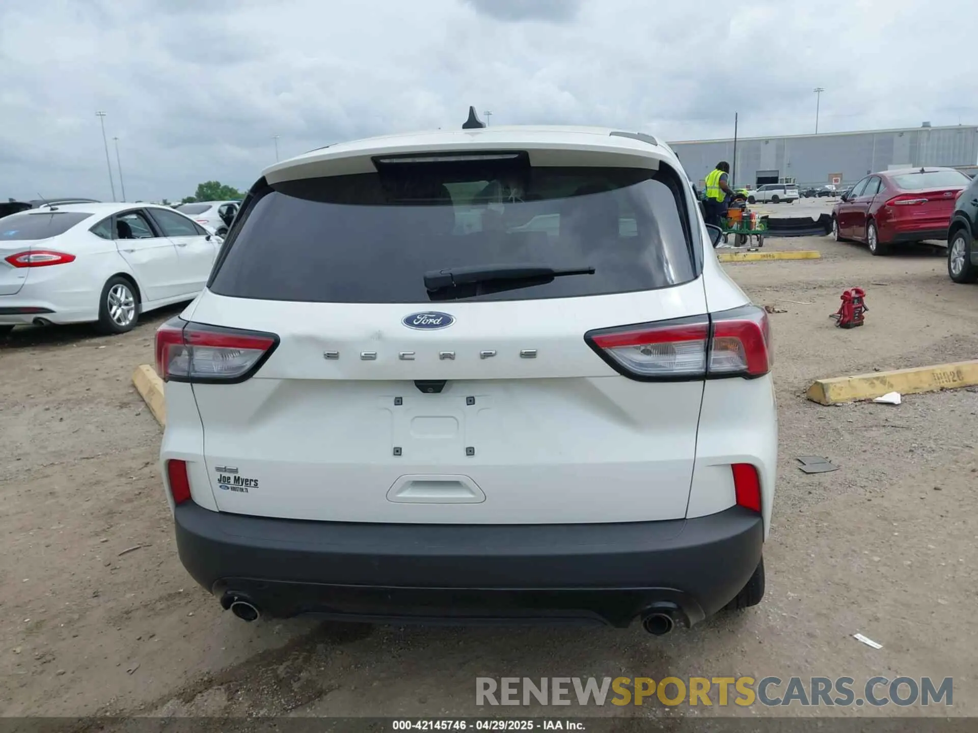 16 fotografías del automóvil dañado 1FMCU0G68NUA02425 FORD ESCAPE 2022