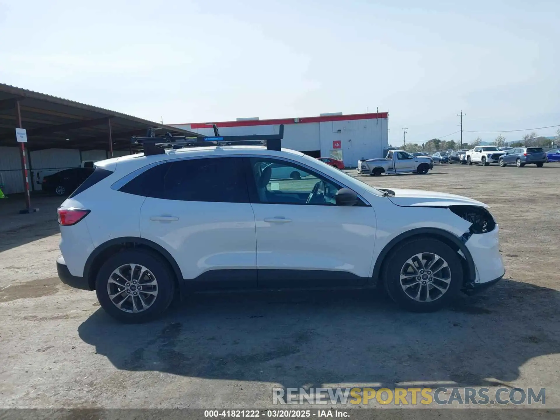 14 fotografías del automóvil dañado 1FMCU0G68NUA66965 FORD ESCAPE 2022