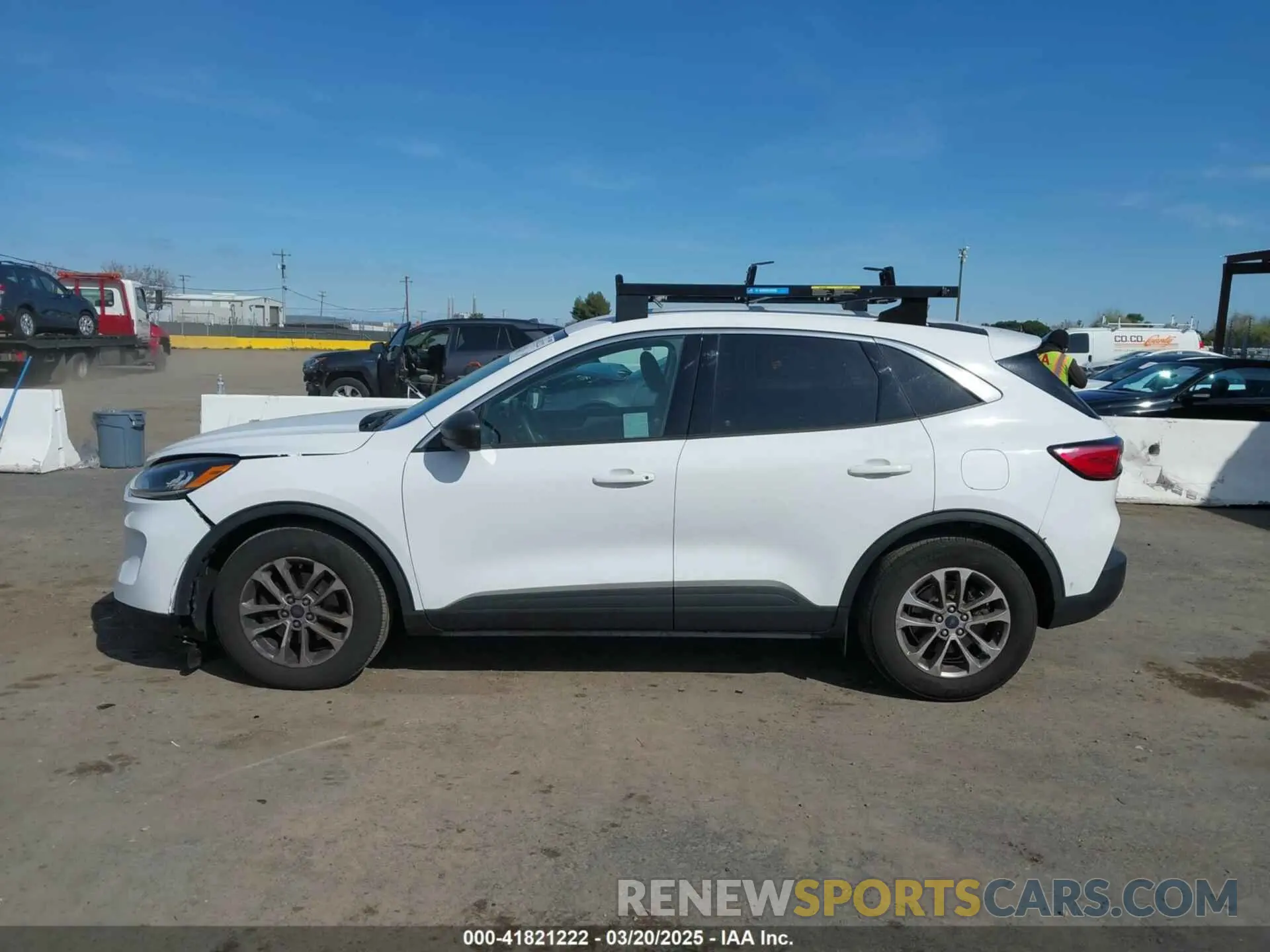 15 fotografías del automóvil dañado 1FMCU0G68NUA66965 FORD ESCAPE 2022