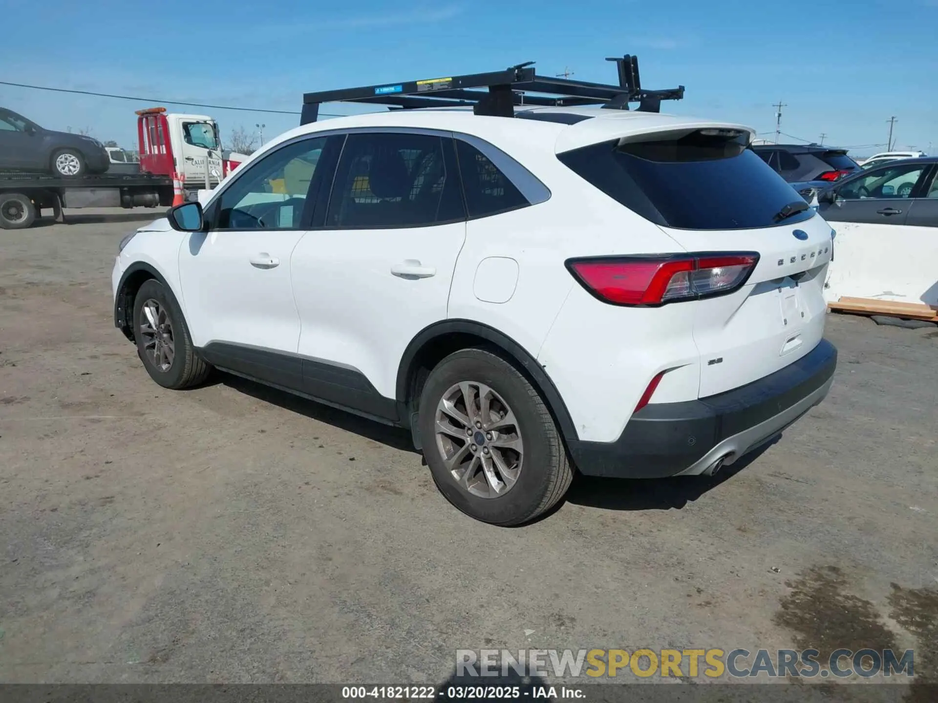 3 fotografías del automóvil dañado 1FMCU0G68NUA66965 FORD ESCAPE 2022