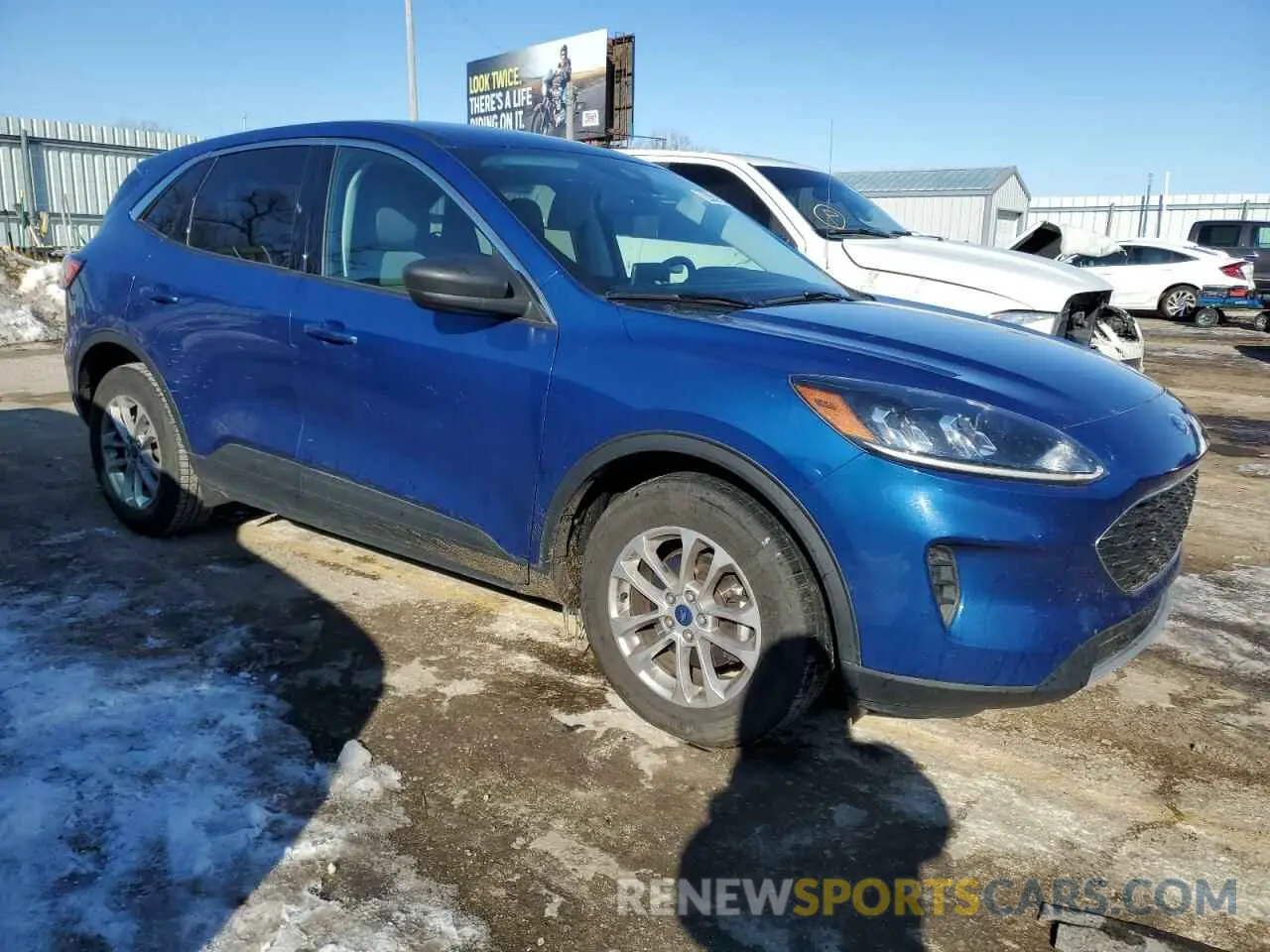 4 fotografías del automóvil dañado 1FMCU0G68NUB30678 FORD ESCAPE 2022