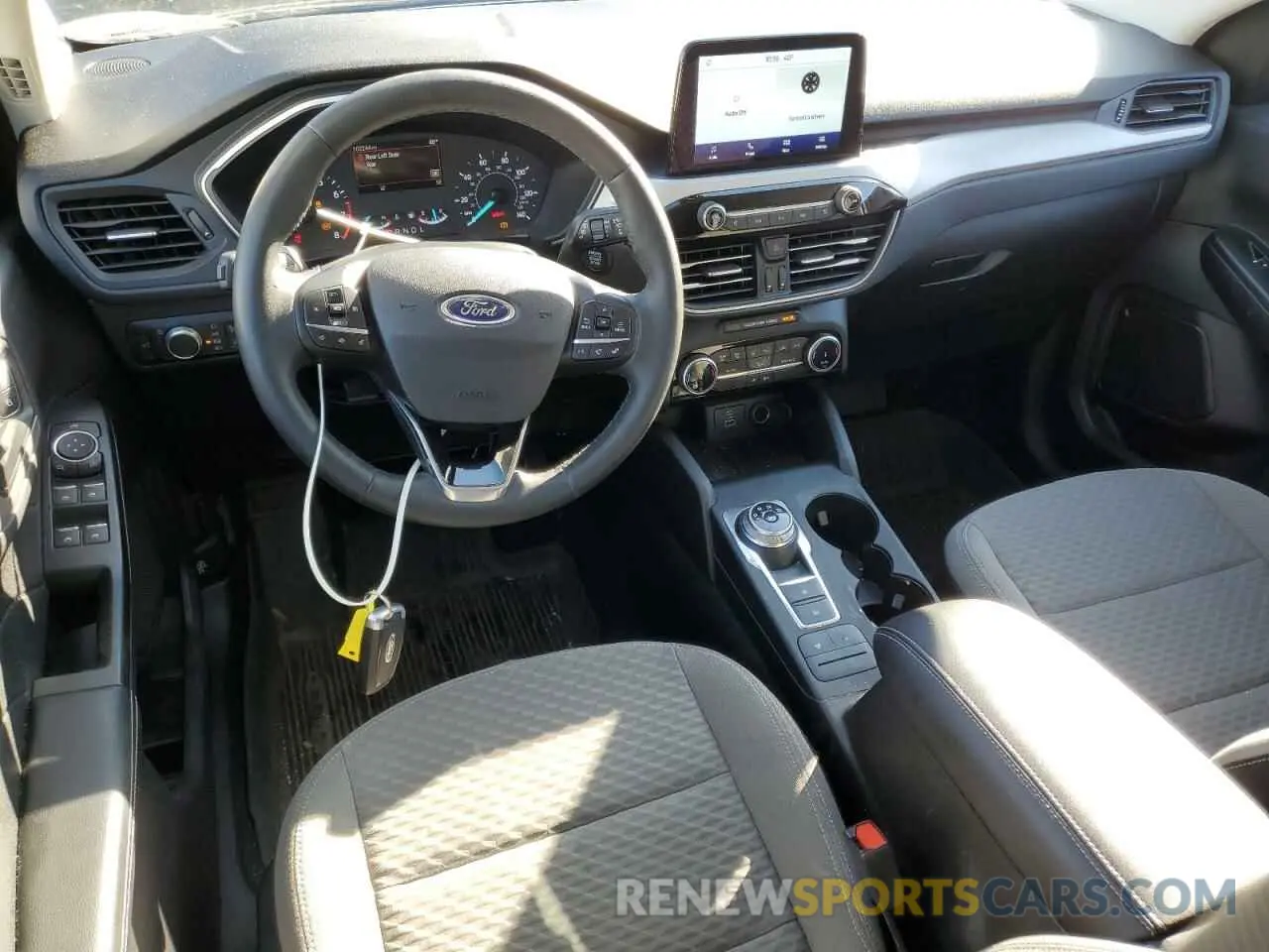8 fotografías del automóvil dañado 1FMCU0G68NUB30678 FORD ESCAPE 2022