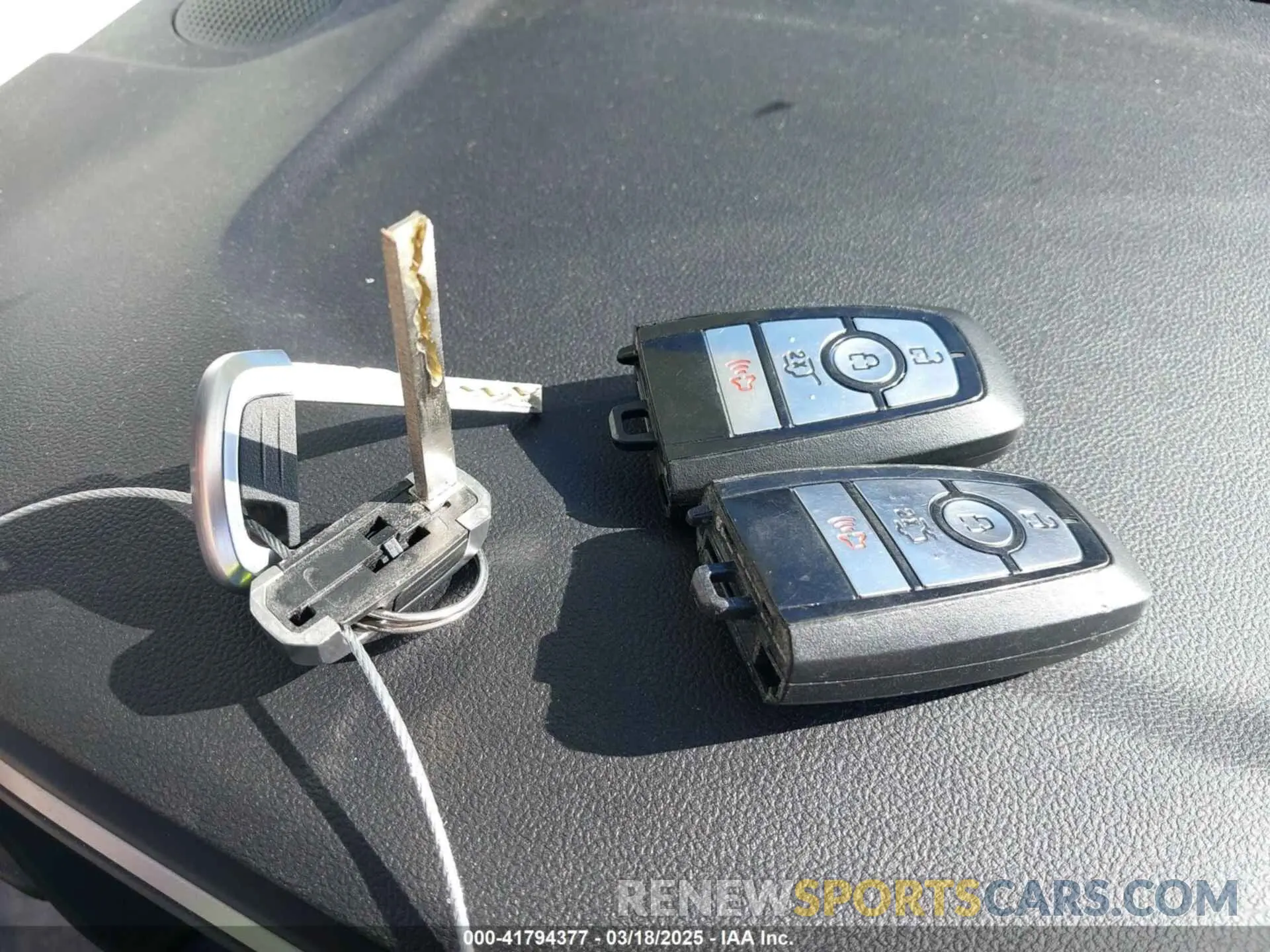 11 fotografías del automóvil dañado 1FMCU0G68NUB30924 FORD ESCAPE 2022