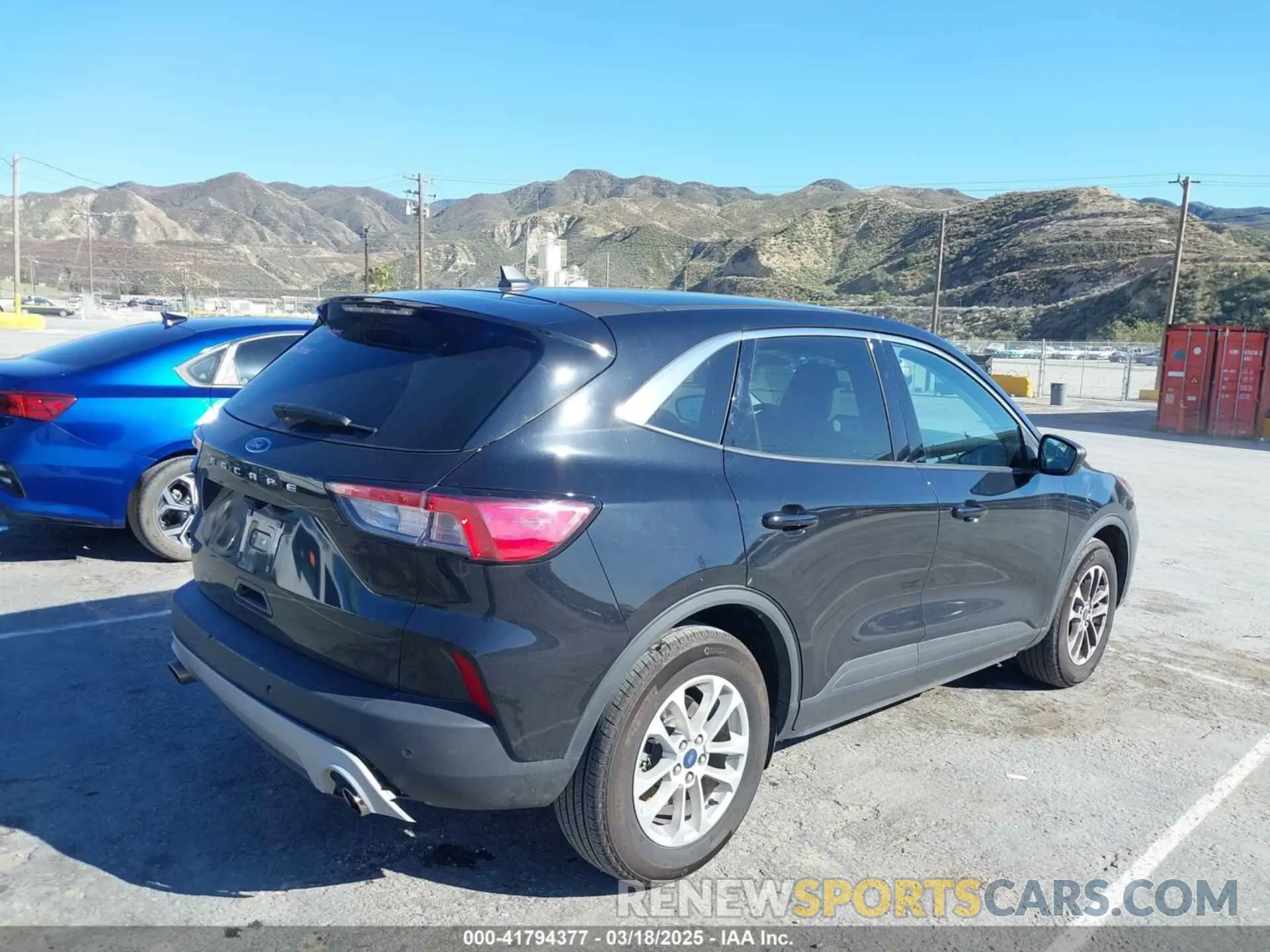 4 fotografías del automóvil dañado 1FMCU0G68NUB30924 FORD ESCAPE 2022