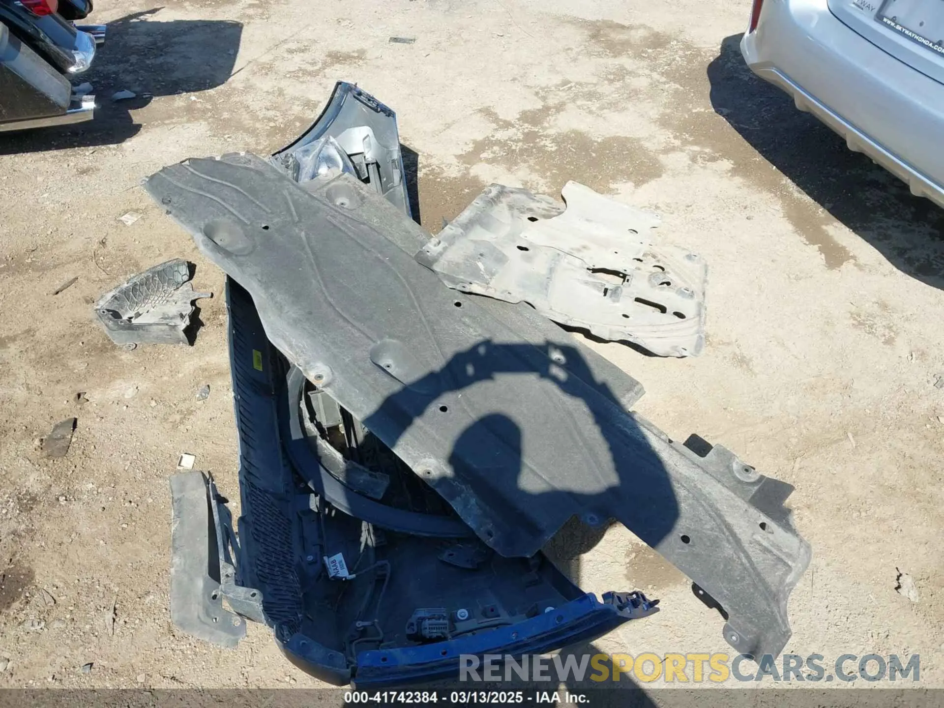 12 fotografías del automóvil dañado 1FMCU0G68NUB88760 FORD ESCAPE 2022