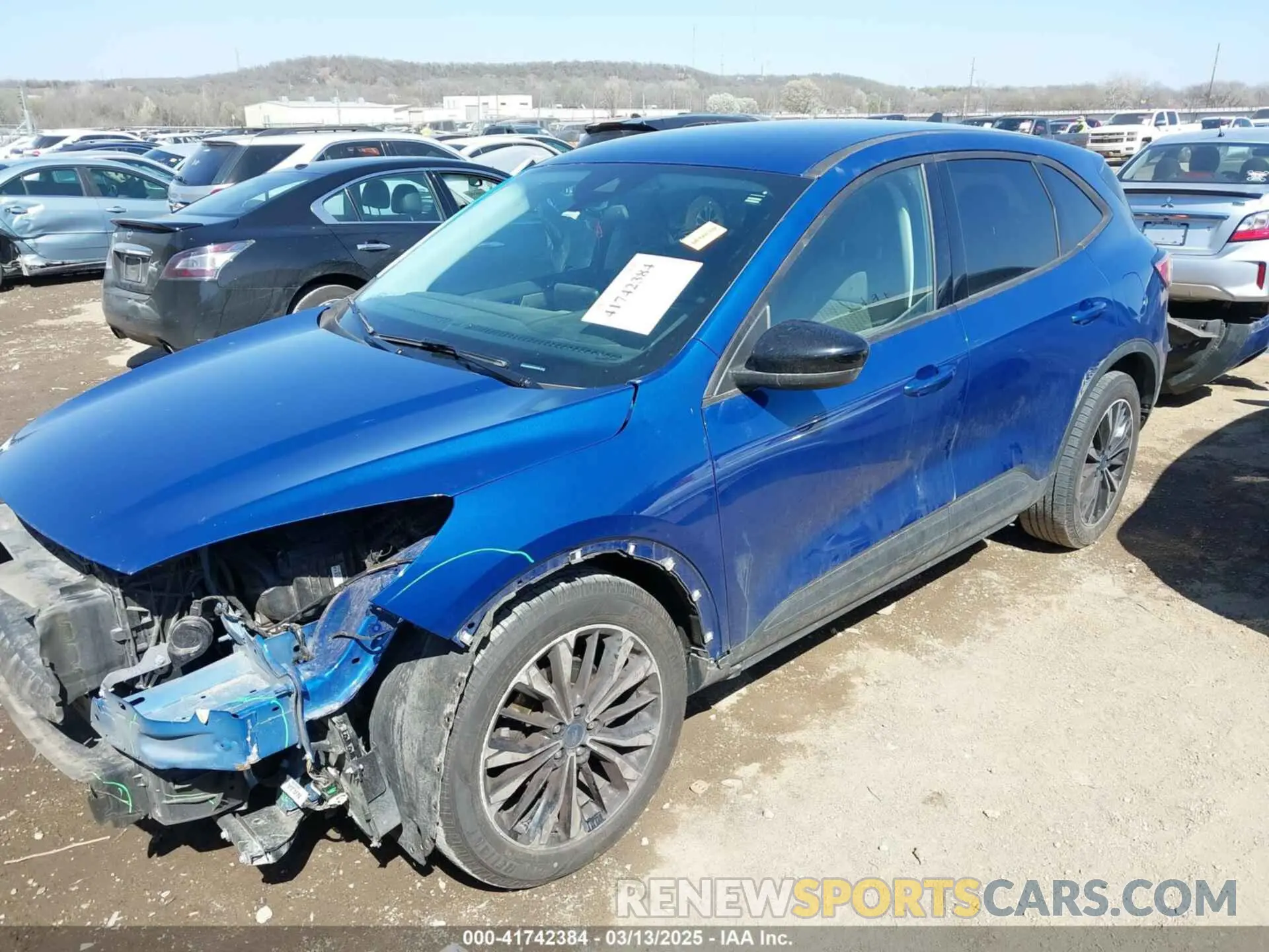 2 fotografías del automóvil dañado 1FMCU0G68NUB88760 FORD ESCAPE 2022