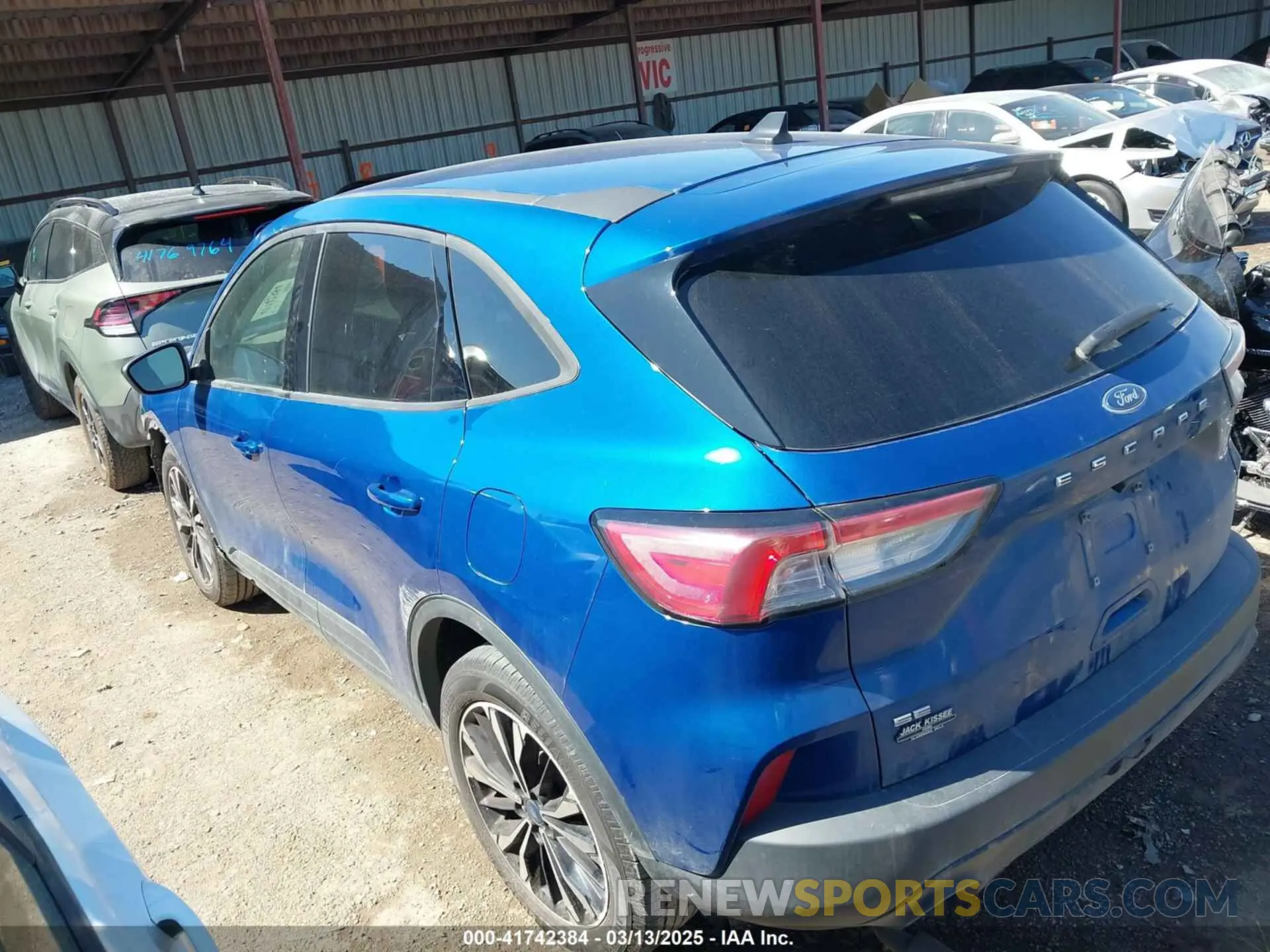 3 fotografías del automóvil dañado 1FMCU0G68NUB88760 FORD ESCAPE 2022