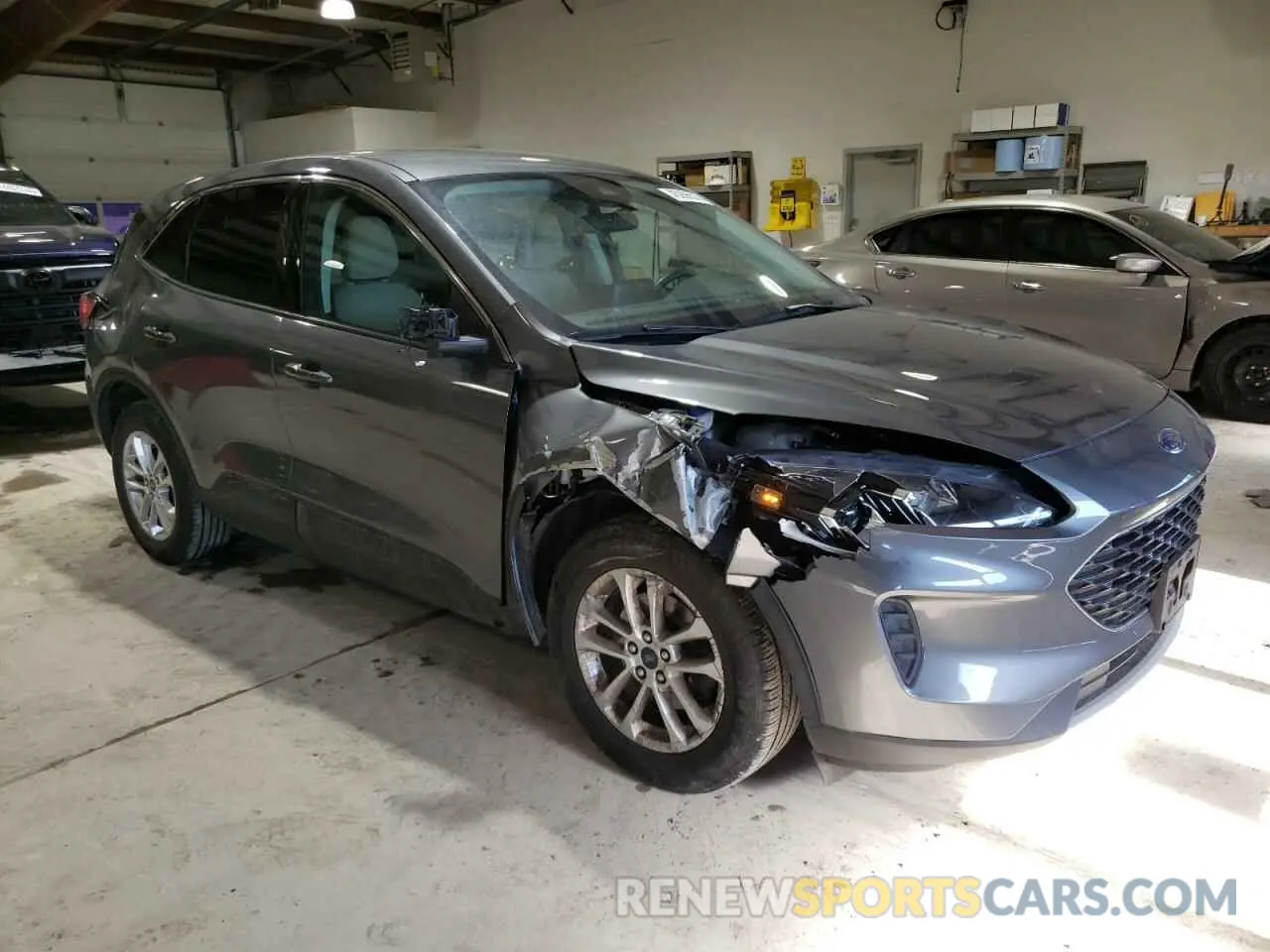 4 fotografías del automóvil dañado 1FMCU0G69NUA55120 FORD ESCAPE 2022
