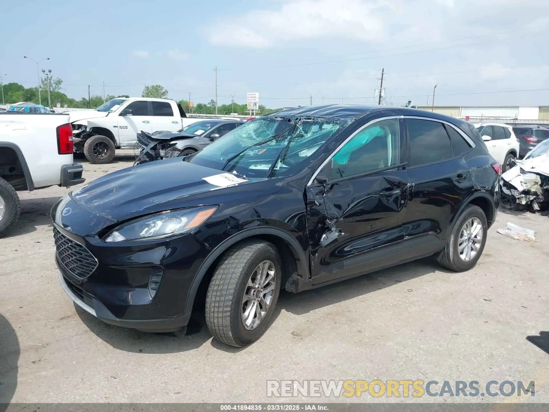 2 fotografías del automóvil dañado 1FMCU0G69NUA91843 FORD ESCAPE 2022