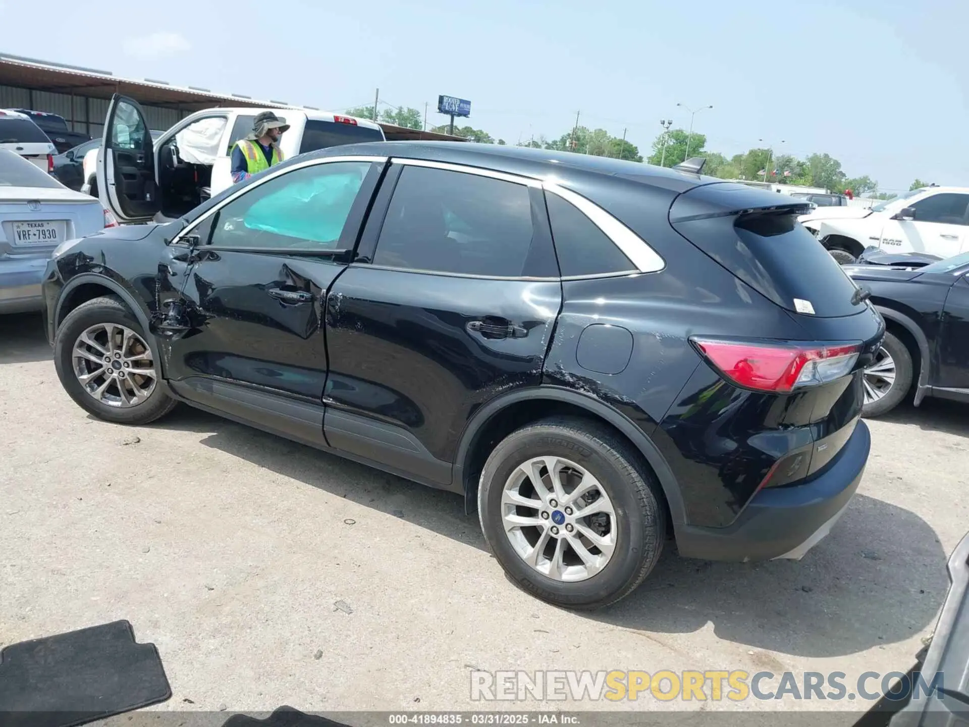 3 fotografías del automóvil dañado 1FMCU0G69NUA91843 FORD ESCAPE 2022