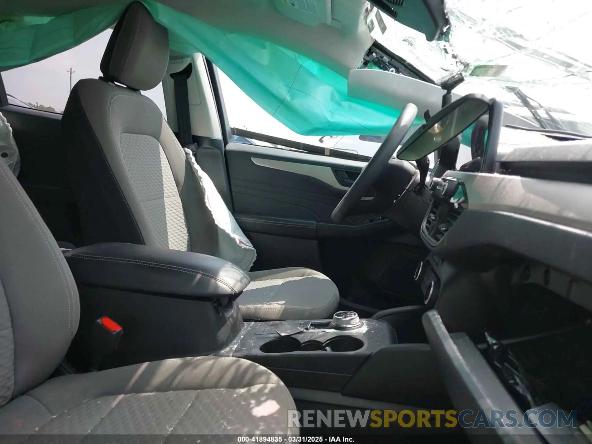 5 fotografías del automóvil dañado 1FMCU0G69NUA91843 FORD ESCAPE 2022