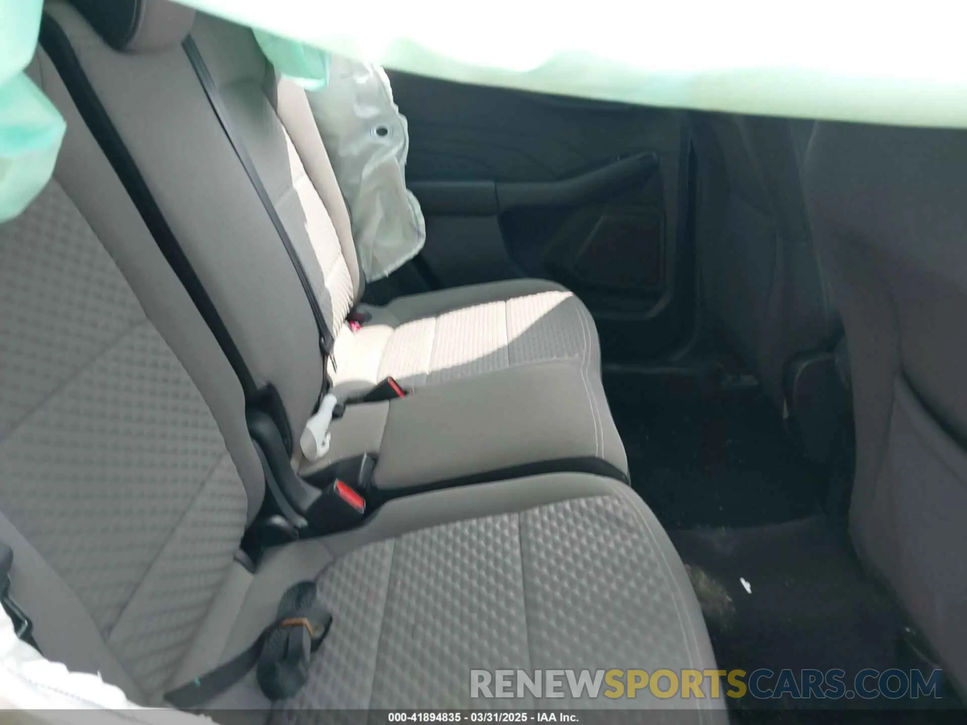 8 fotografías del automóvil dañado 1FMCU0G69NUA91843 FORD ESCAPE 2022