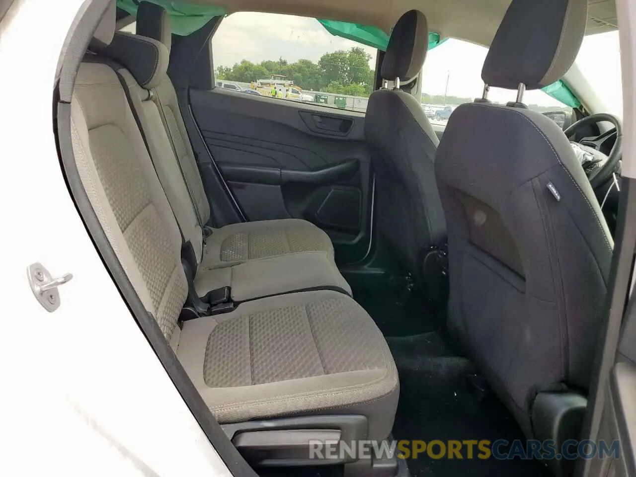11 fotografías del automóvil dañado 1FMCU0G69NUB01335 FORD ESCAPE 2022