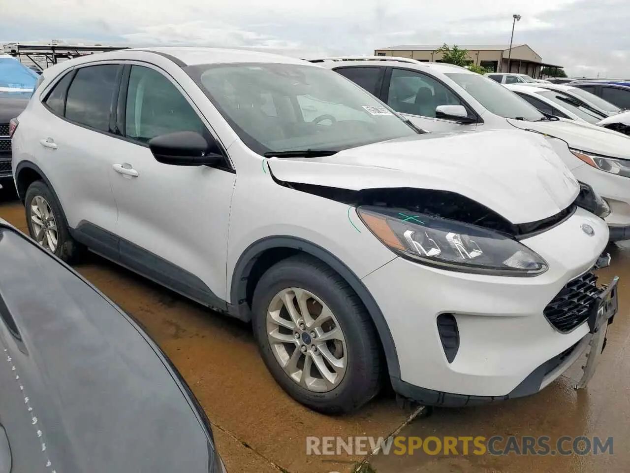 4 fotografías del automóvil dañado 1FMCU0G69NUB01335 FORD ESCAPE 2022