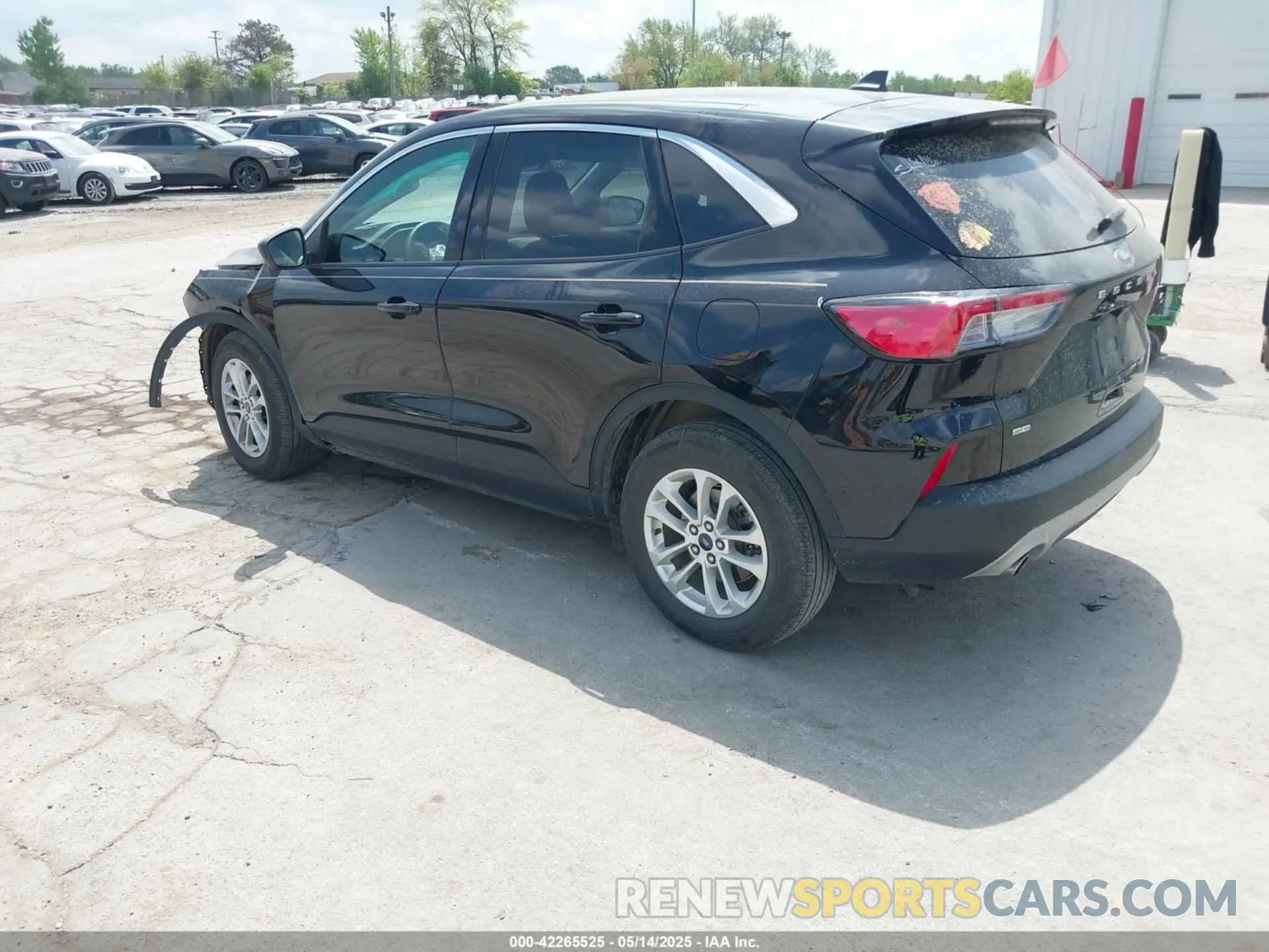 3 fotografías del automóvil dañado 1FMCU0G69NUB35565 FORD ESCAPE 2022