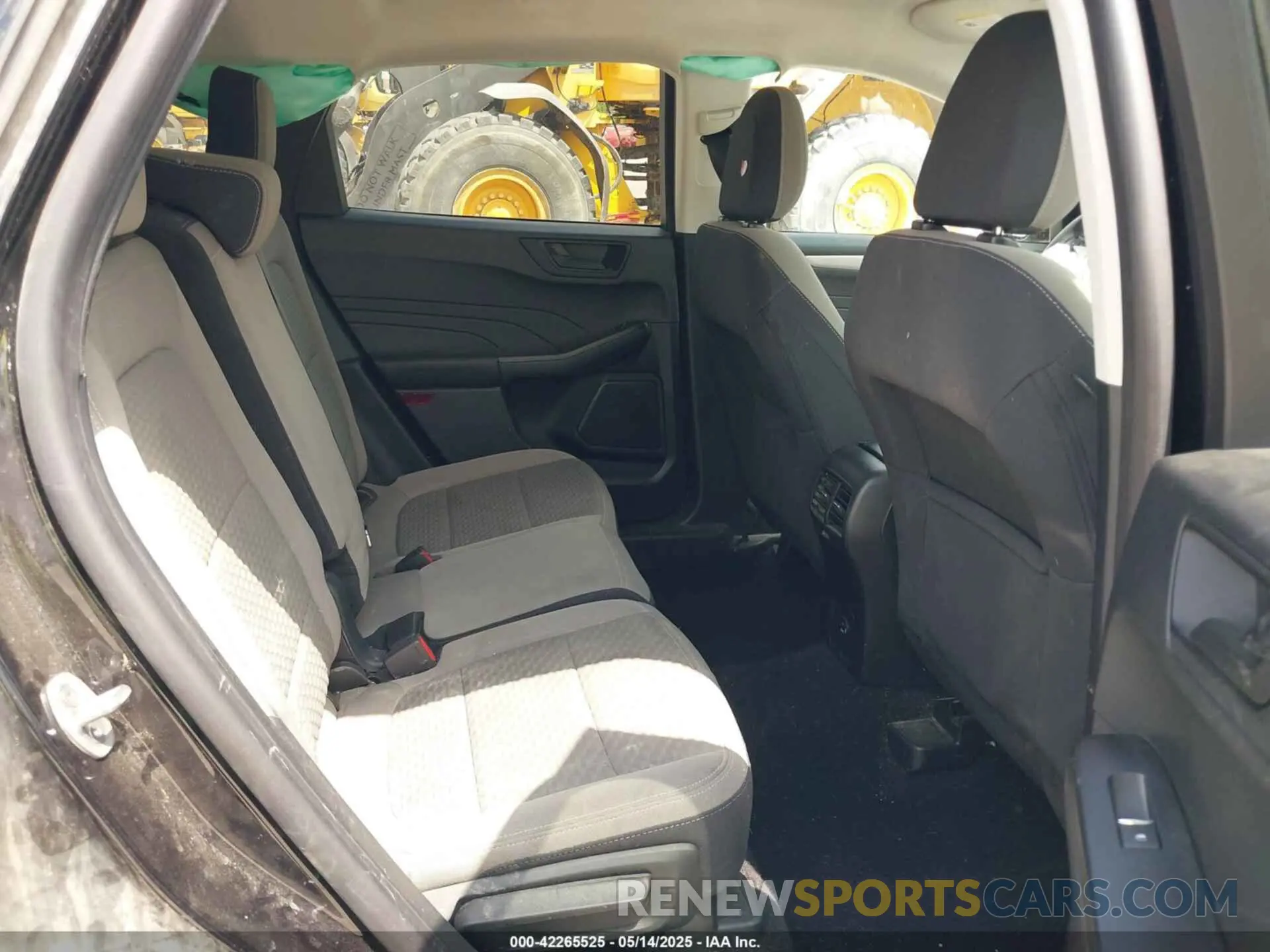 8 fotografías del automóvil dañado 1FMCU0G69NUB35565 FORD ESCAPE 2022