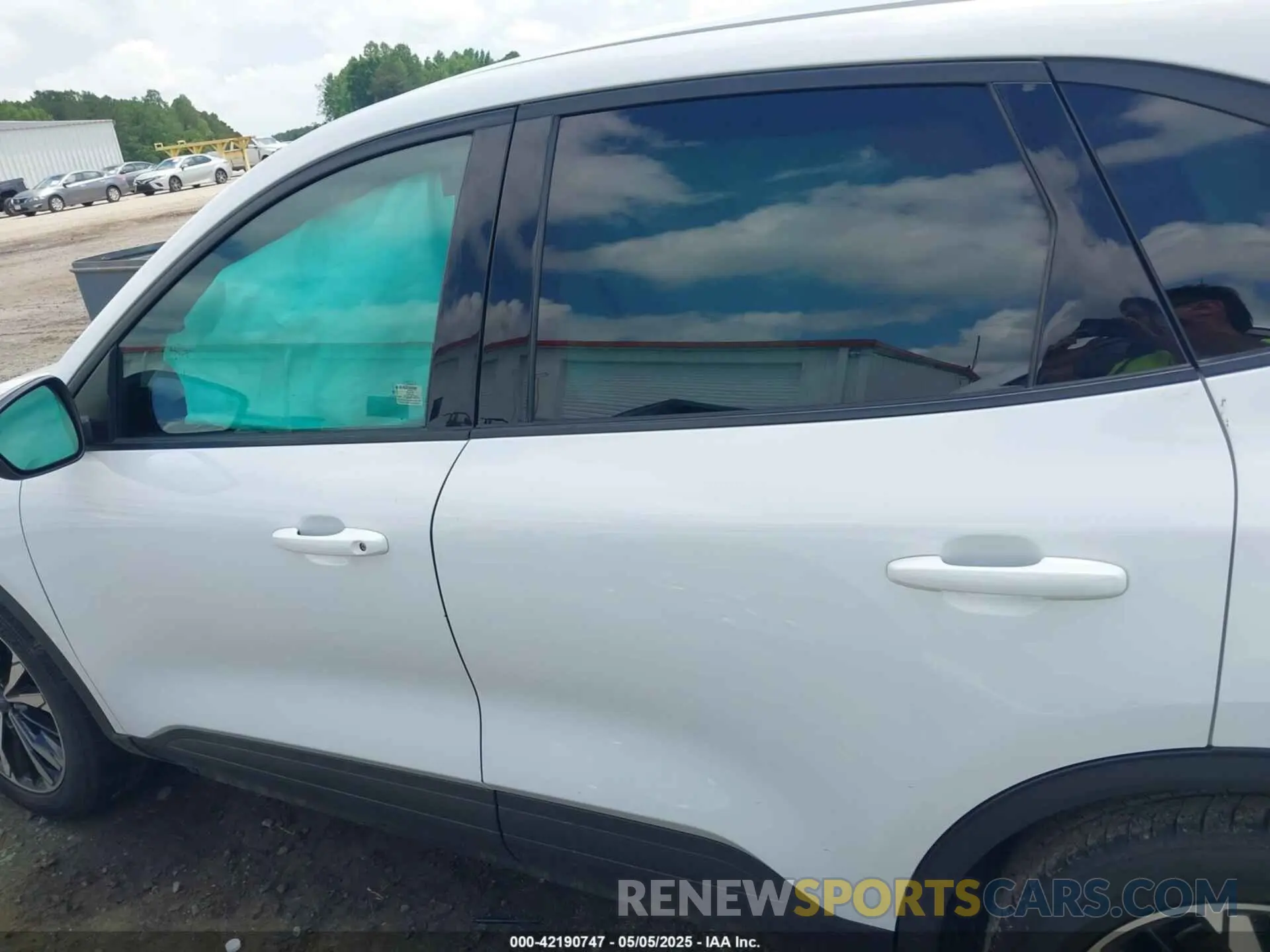 14 fotografías del automóvil dañado 1FMCU0G69NUB93014 FORD ESCAPE 2022