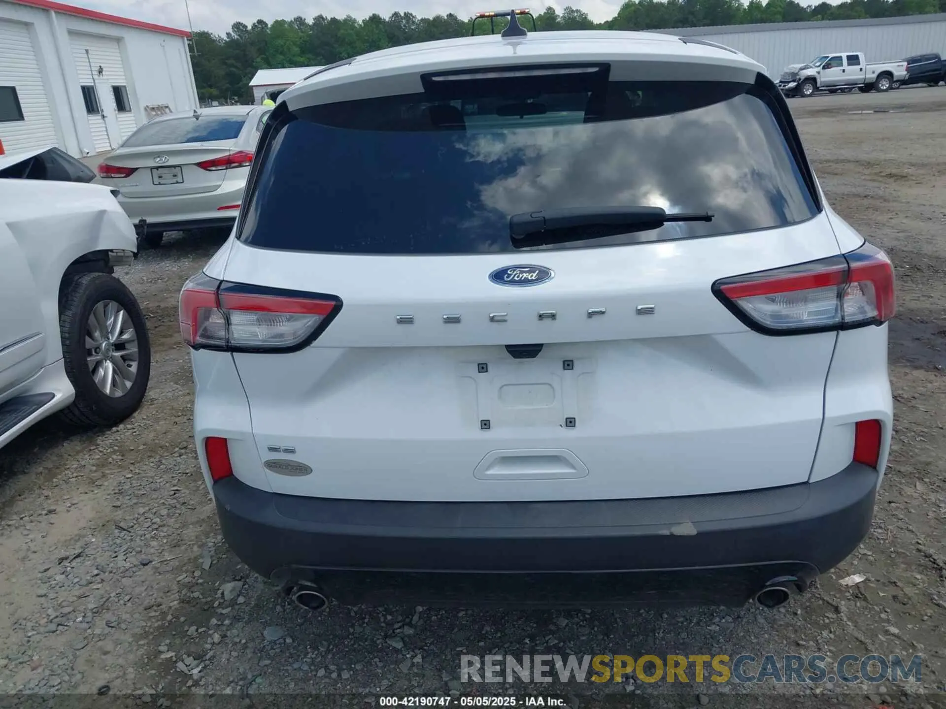 16 fotografías del automóvil dañado 1FMCU0G69NUB93014 FORD ESCAPE 2022