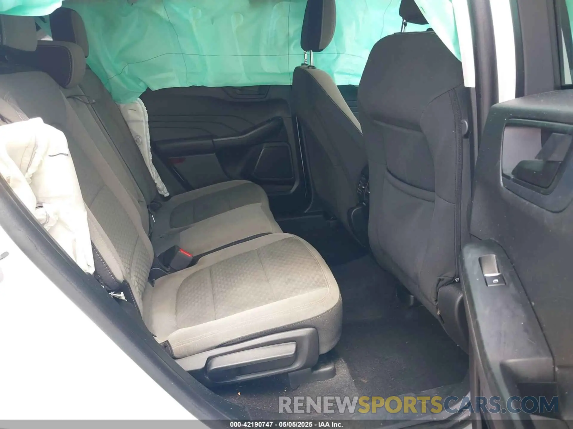 8 fotografías del automóvil dañado 1FMCU0G69NUB93014 FORD ESCAPE 2022