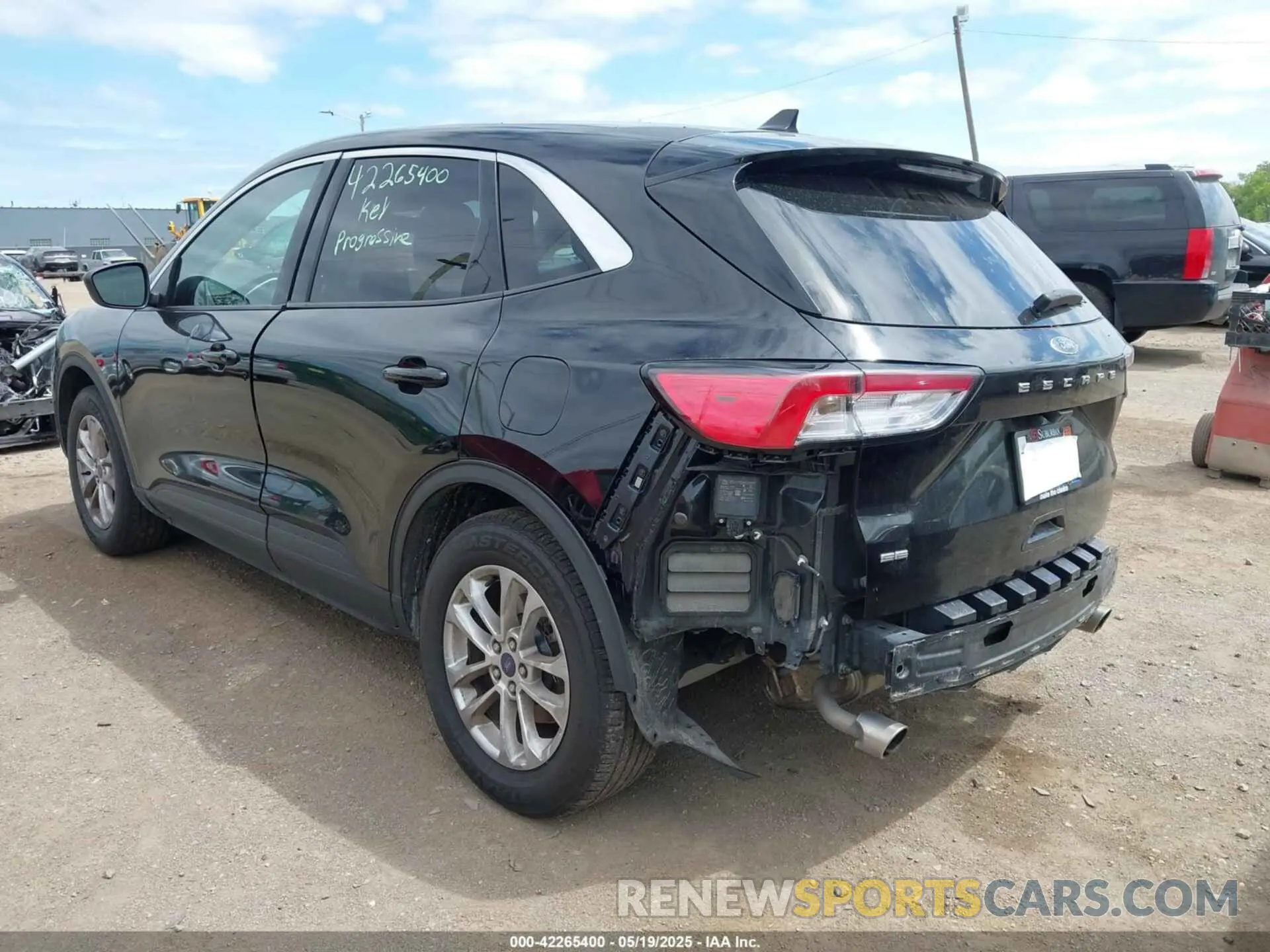 3 fotografías del automóvil dañado 1FMCU0G6XNUA47642 FORD ESCAPE 2022