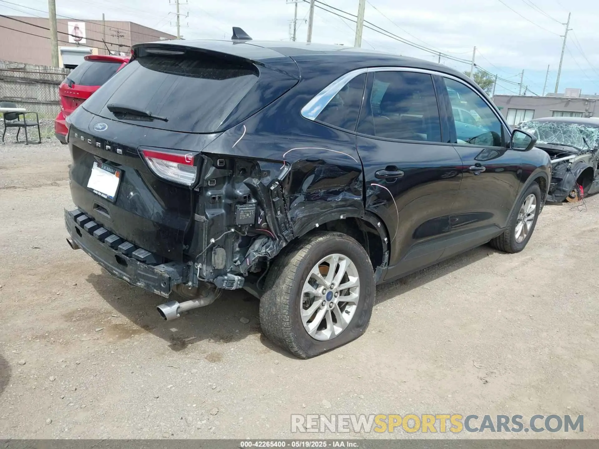4 fotografías del automóvil dañado 1FMCU0G6XNUA47642 FORD ESCAPE 2022