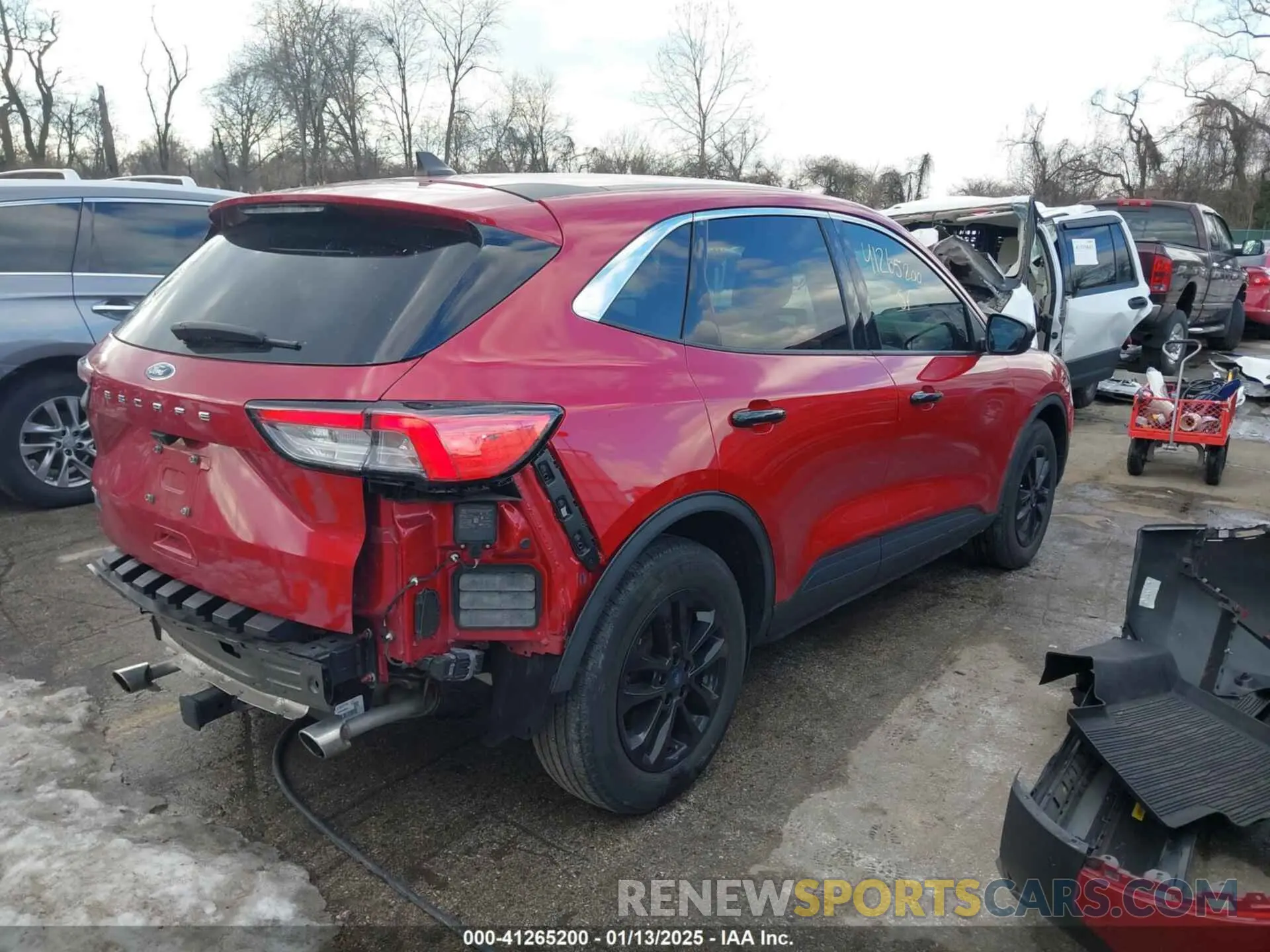 4 fotografías del automóvil dañado 1FMCU0G6XNUA53411 FORD ESCAPE 2022