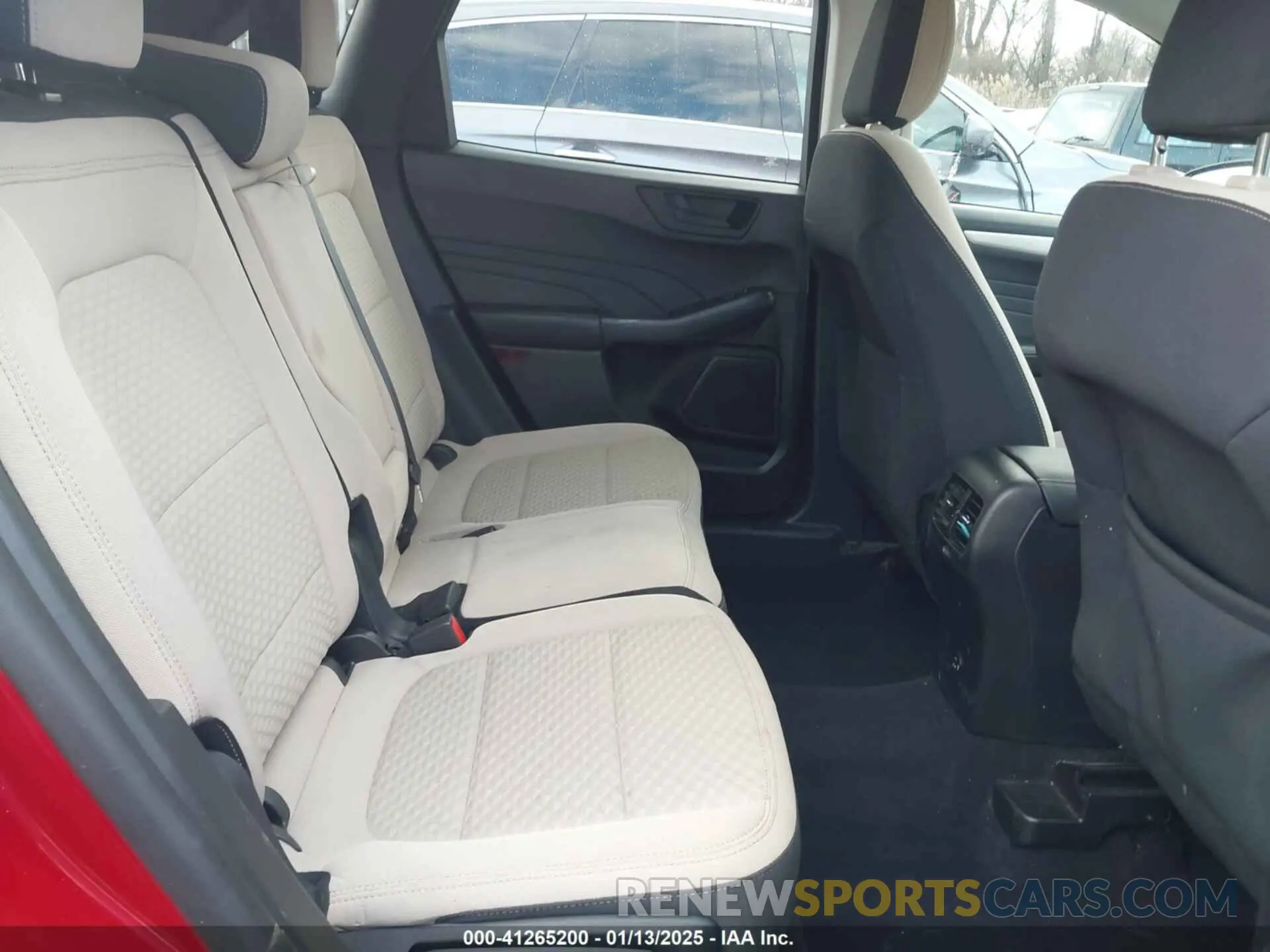 8 fotografías del automóvil dañado 1FMCU0G6XNUA53411 FORD ESCAPE 2022