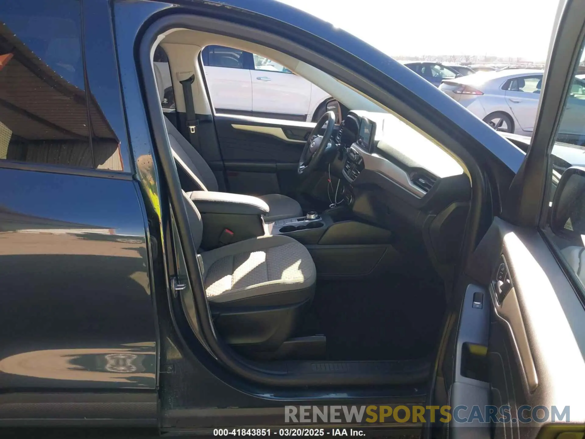 5 fotografías del automóvil dañado 1FMCU0G6XNUA76560 FORD ESCAPE 2022