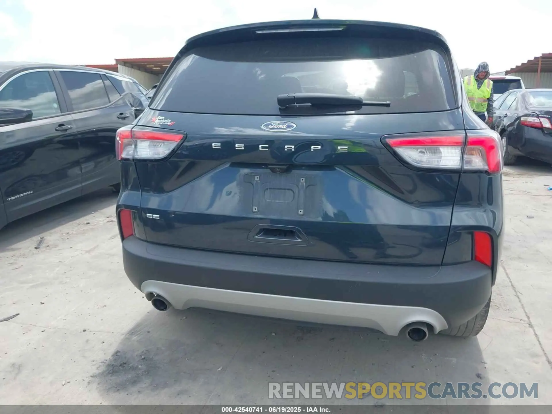 17 fotografías del automóvil dañado 1FMCU0G6XNUB81440 FORD ESCAPE 2022
