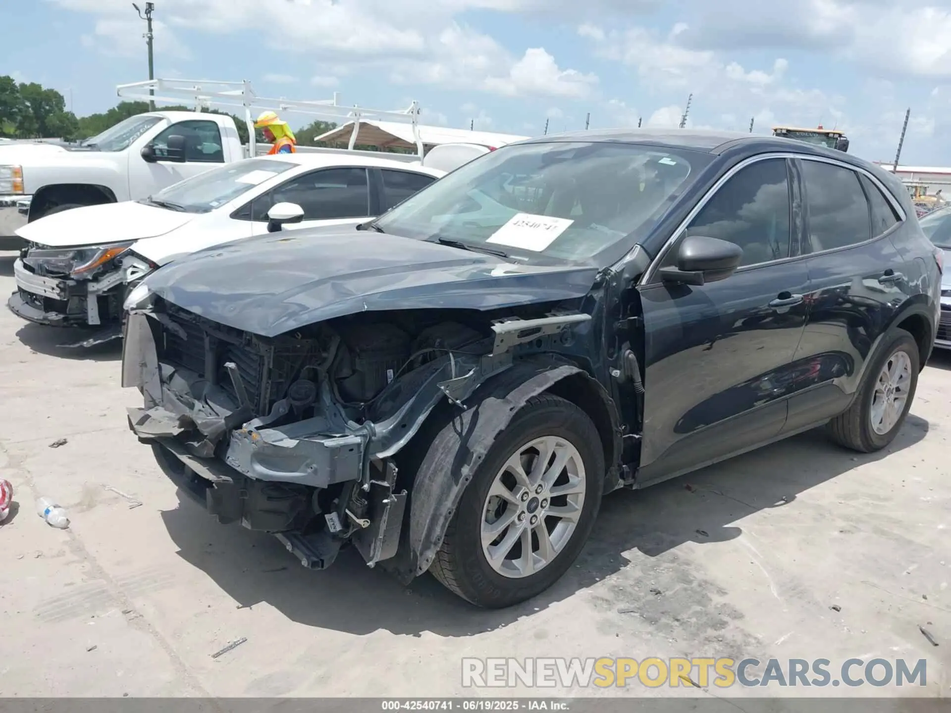 2 fotografías del automóvil dañado 1FMCU0G6XNUB81440 FORD ESCAPE 2022