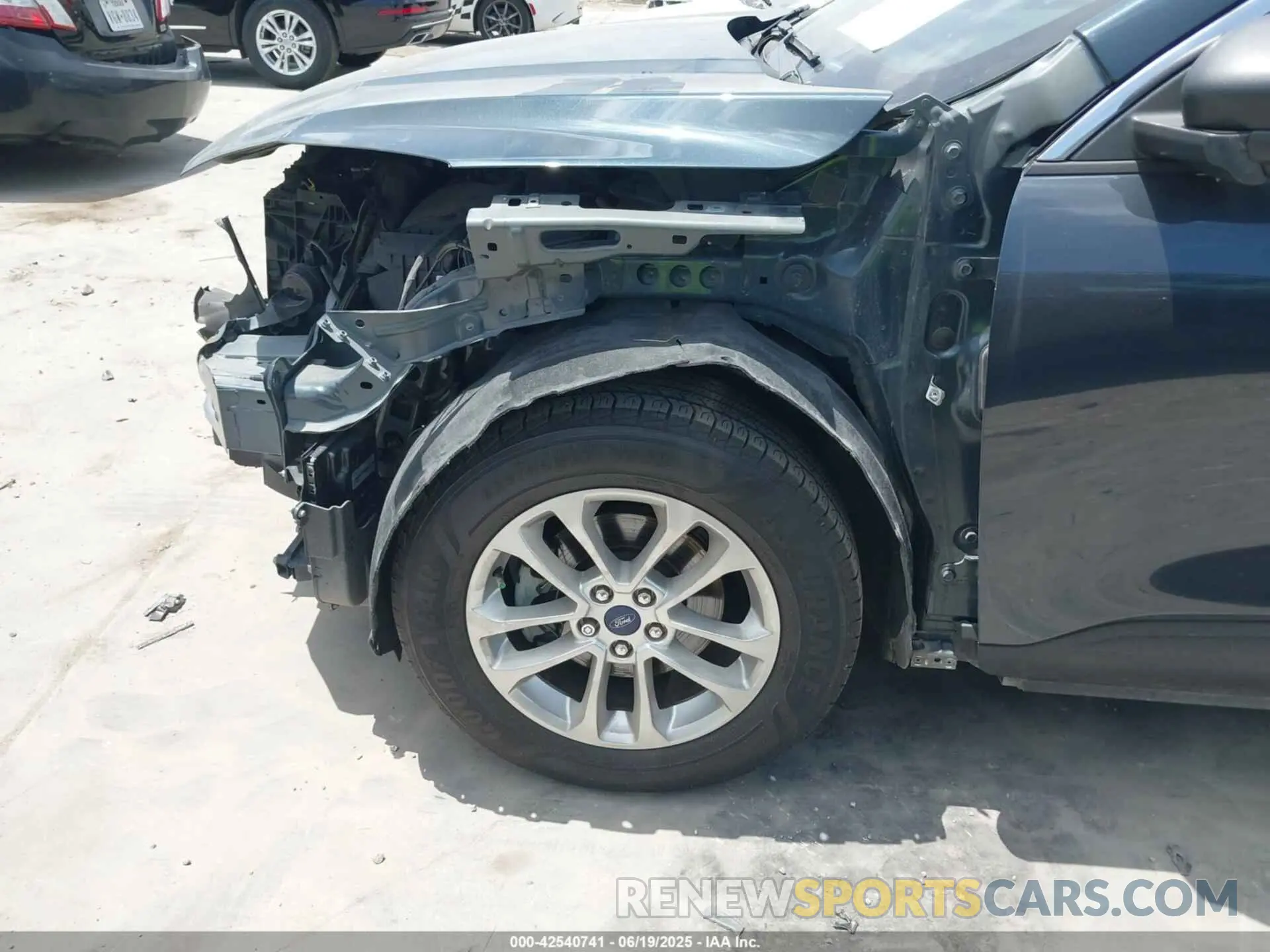 6 fotografías del automóvil dañado 1FMCU0G6XNUB81440 FORD ESCAPE 2022