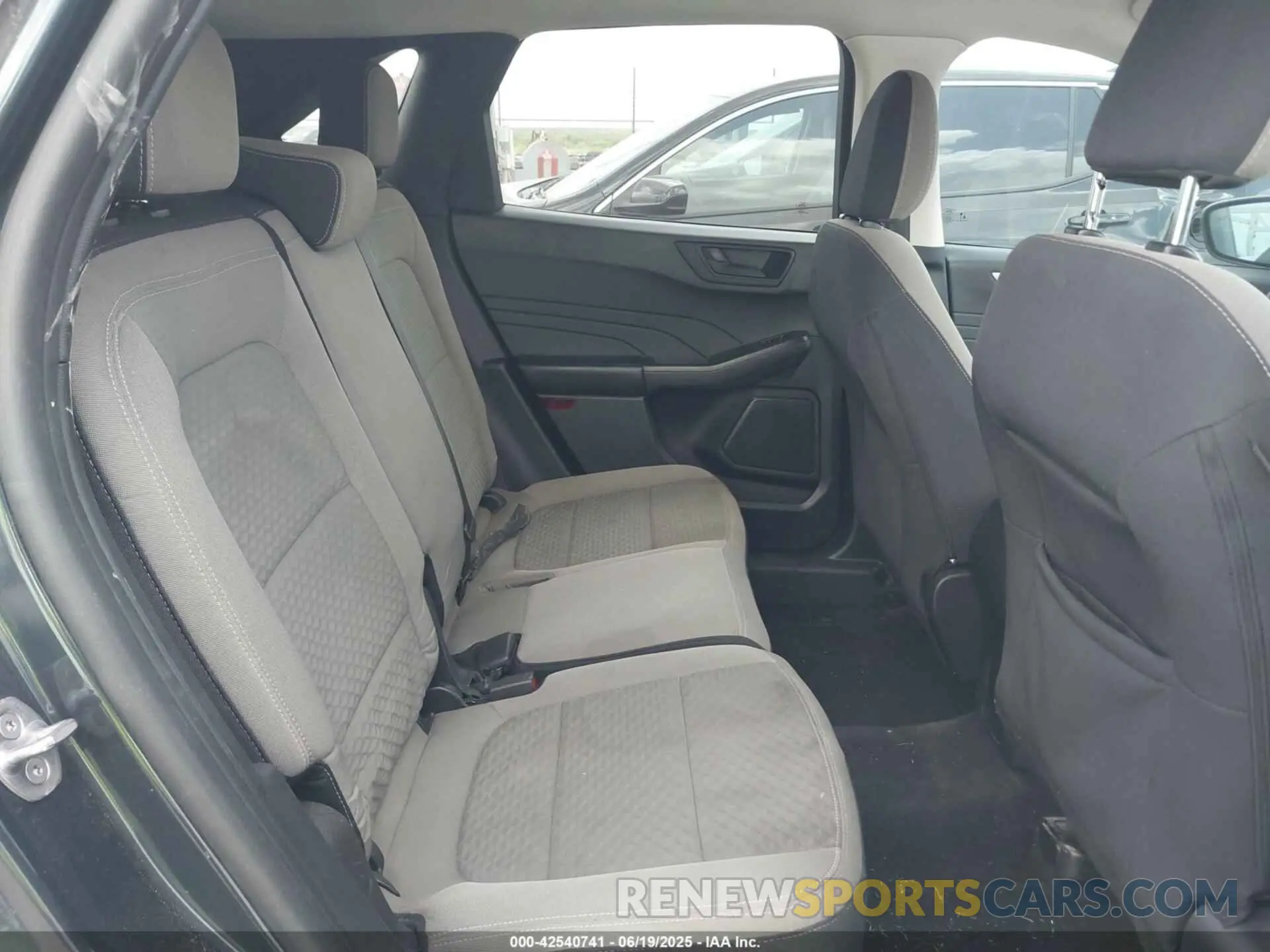 8 fotografías del automóvil dañado 1FMCU0G6XNUB81440 FORD ESCAPE 2022