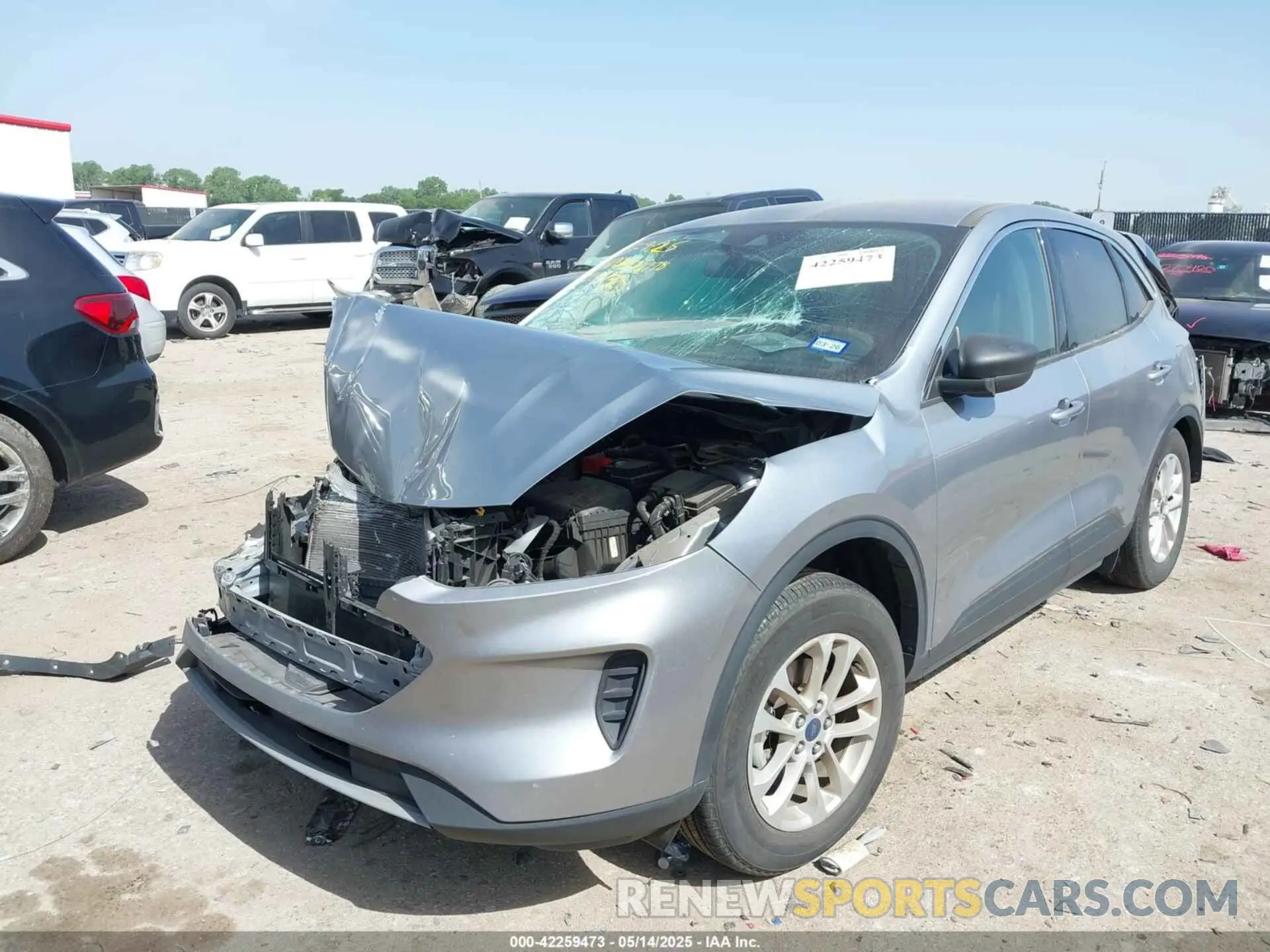 2 fotografías del automóvil dañado 1FMCU0G6XNUC01282 FORD ESCAPE 2022