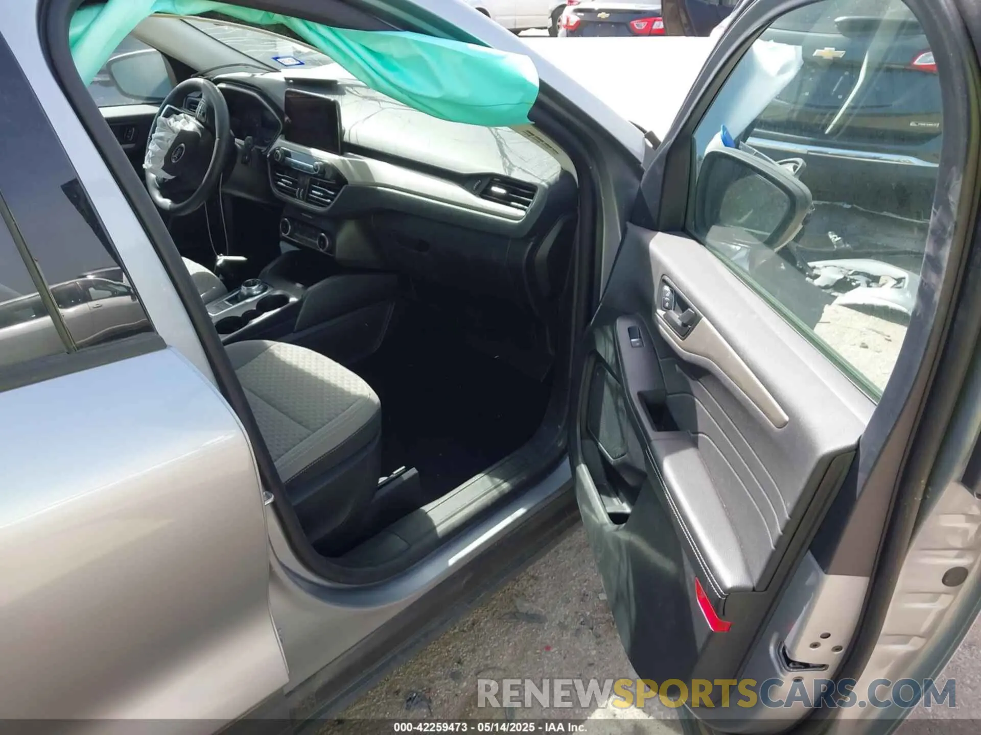 5 fotografías del automóvil dañado 1FMCU0G6XNUC01282 FORD ESCAPE 2022