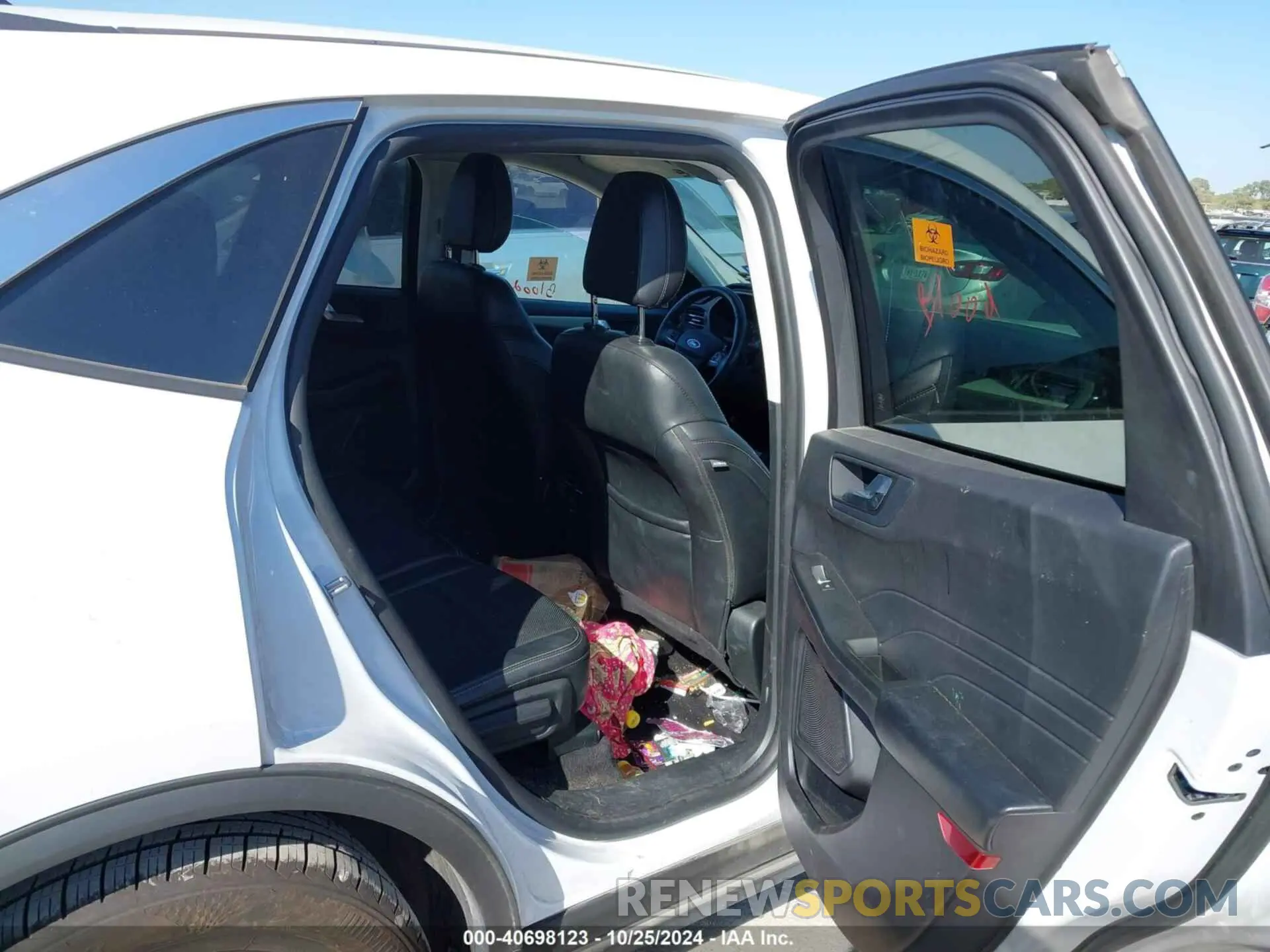 8 fotografías del automóvil dañado 1FMCU0H61NUA21123 FORD ESCAPE 2022
