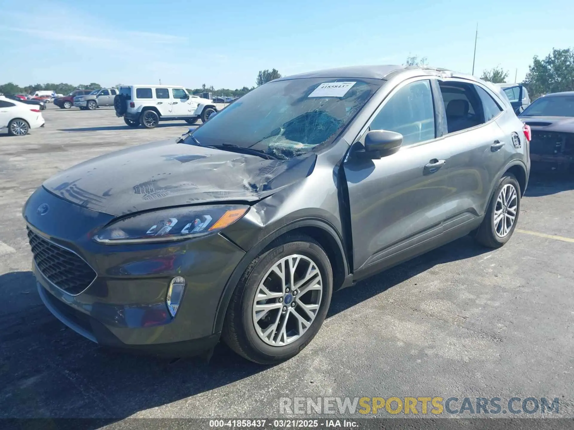 2 fotografías del automóvil dañado 1FMCU0H61NUB35798 FORD ESCAPE 2022