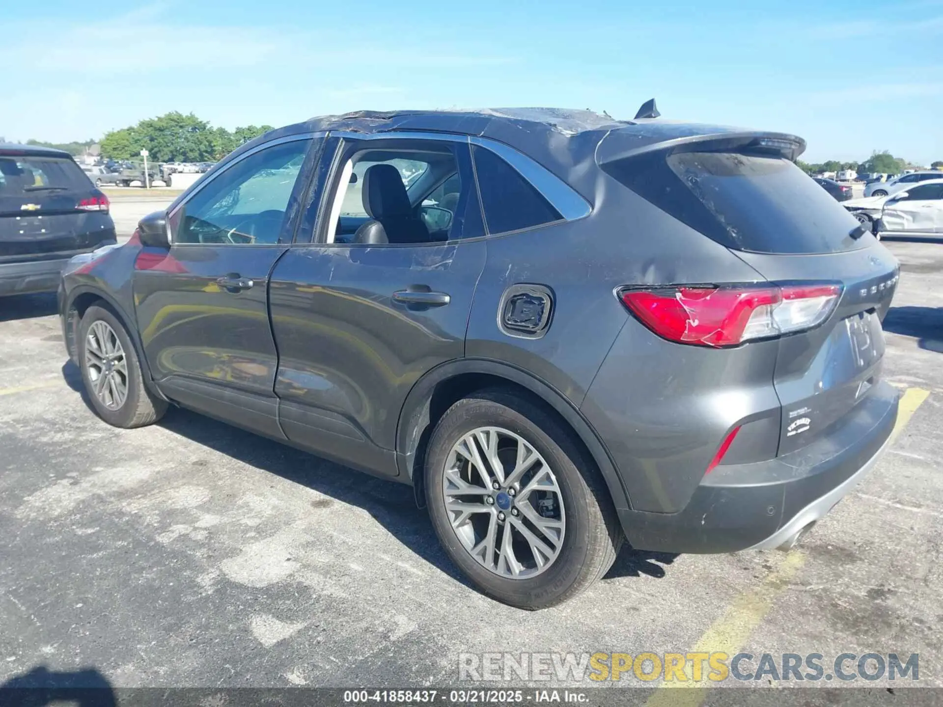 3 fotografías del automóvil dañado 1FMCU0H61NUB35798 FORD ESCAPE 2022