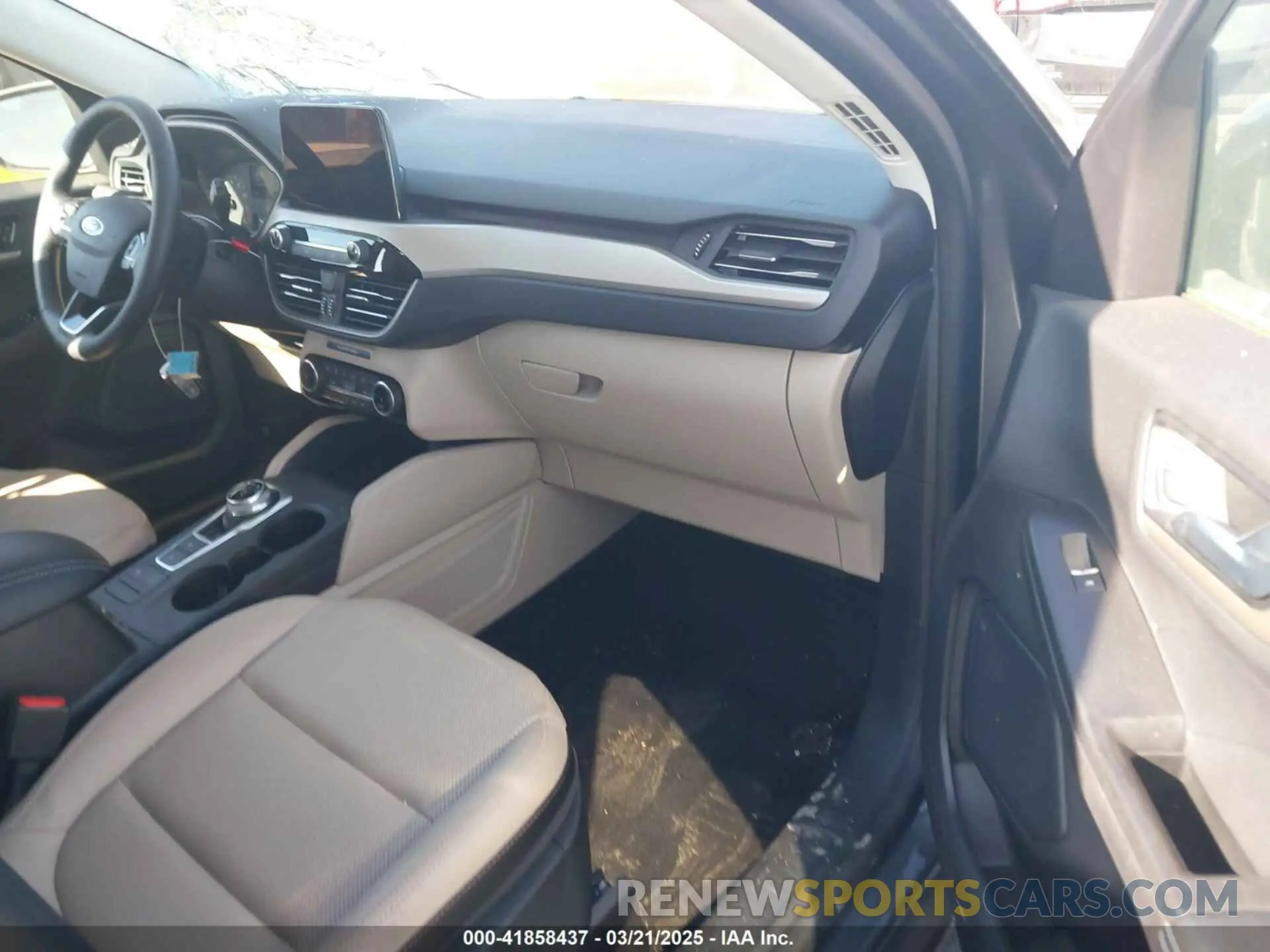 5 fotografías del automóvil dañado 1FMCU0H61NUB35798 FORD ESCAPE 2022