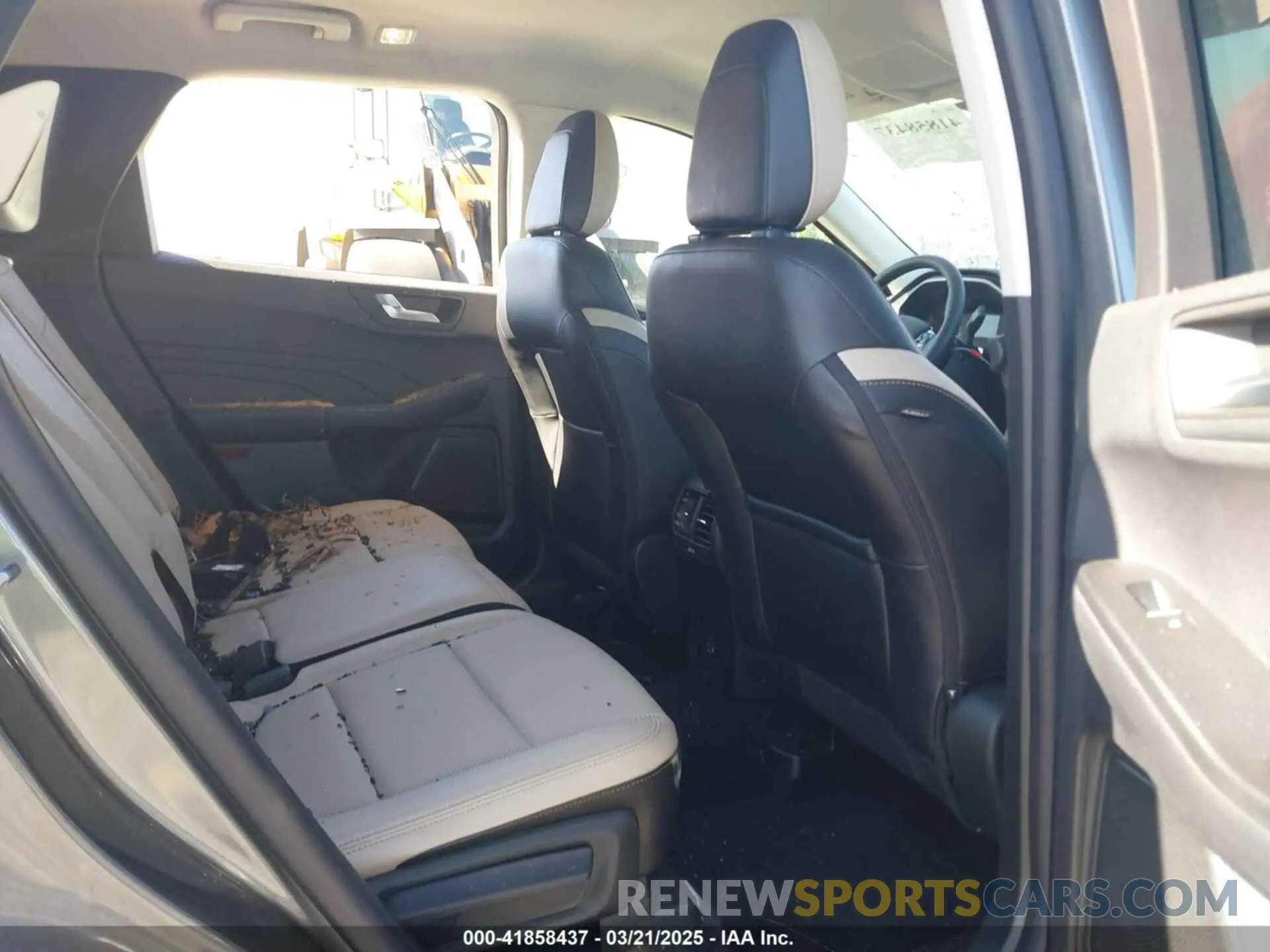8 fotografías del automóvil dañado 1FMCU0H61NUB35798 FORD ESCAPE 2022
