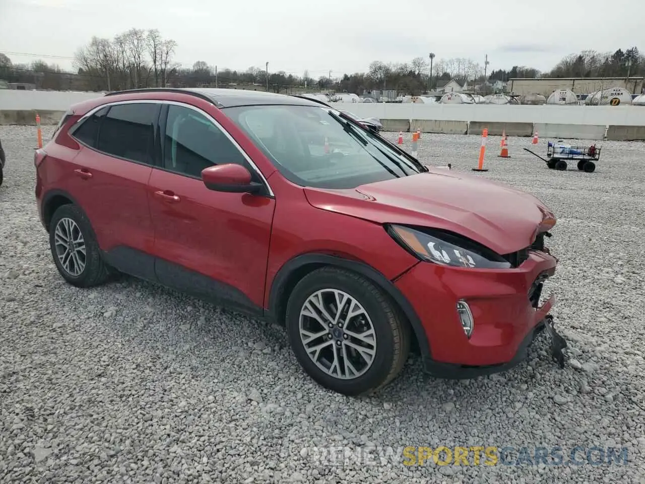 4 fotografías del automóvil dañado 1FMCU0H64NUB07042 FORD ESCAPE 2022