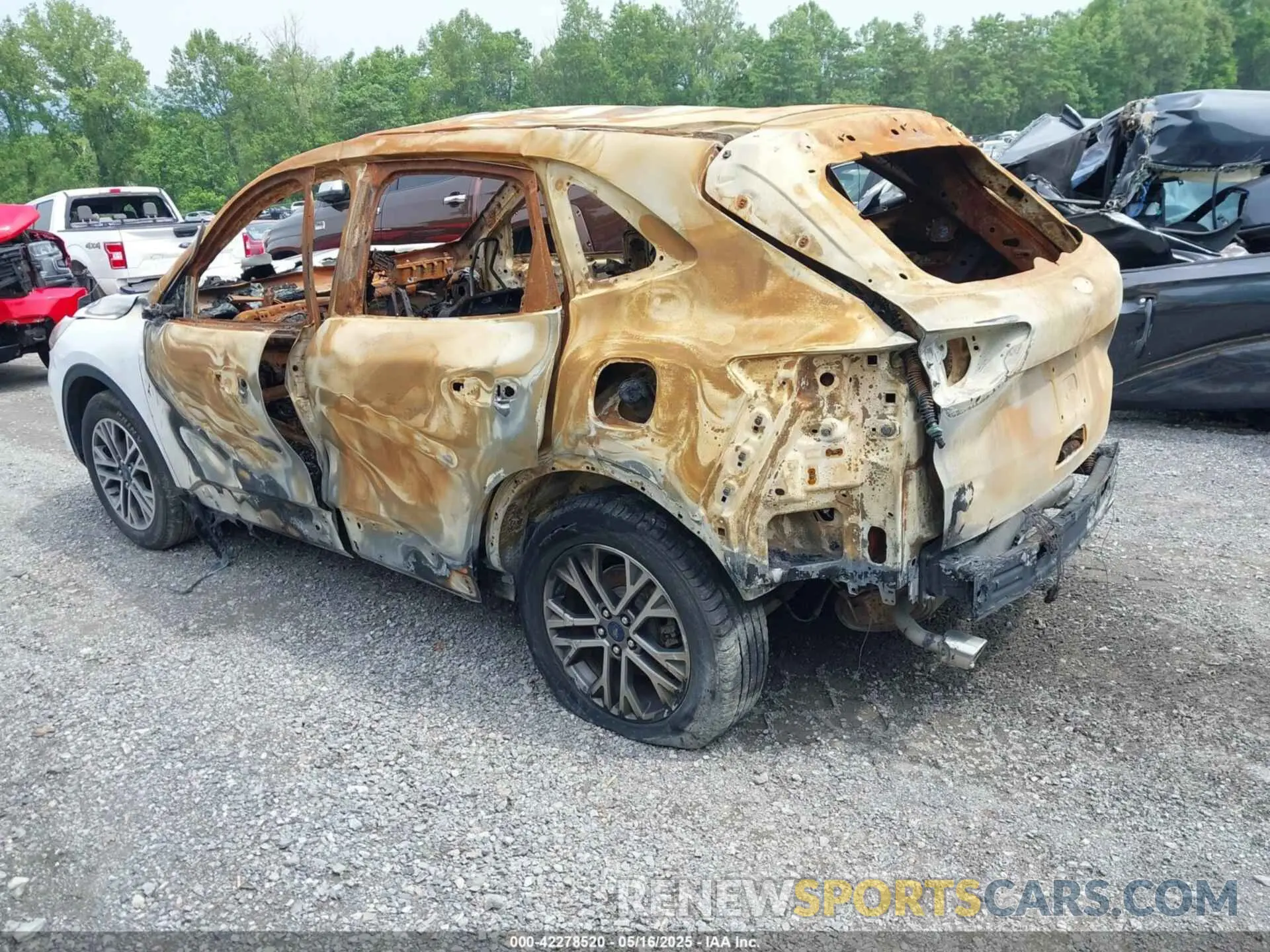 3 fotografías del automóvil dañado 1FMCU0H66NUA84198 FORD ESCAPE 2022