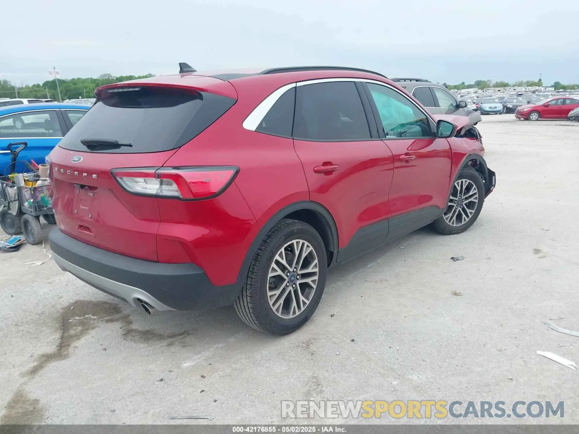 4 fotografías del automóvil dañado 1FMCU0H66NUB37434 FORD ESCAPE 2022