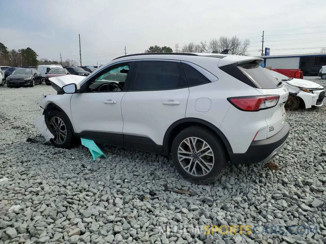 2 fotografías del automóvil dañado 1FMCU0H67NUA53896 FORD ESCAPE 2022