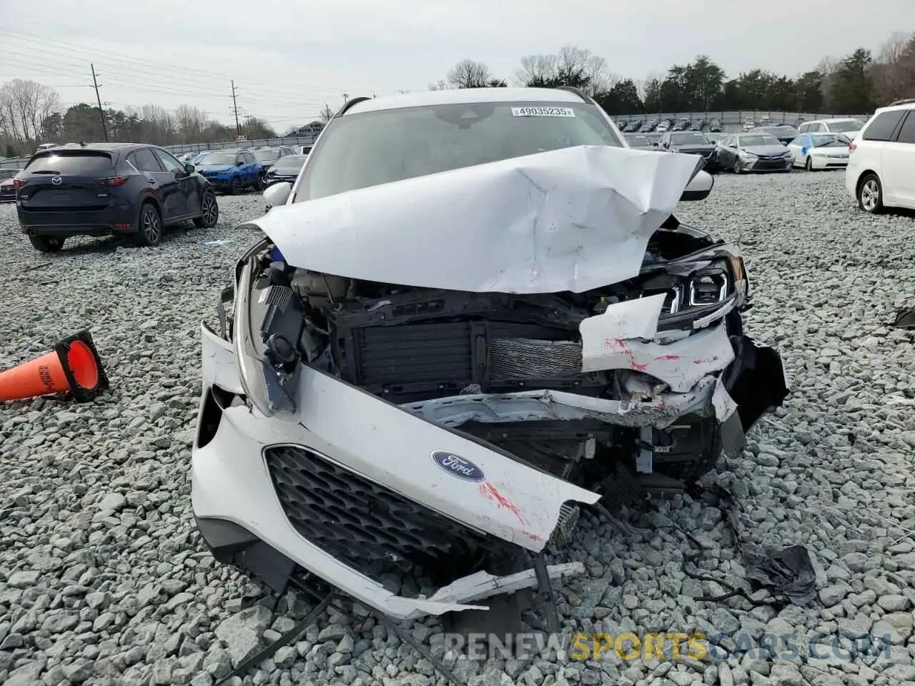 5 fotografías del automóvil dañado 1FMCU0H67NUA53896 FORD ESCAPE 2022