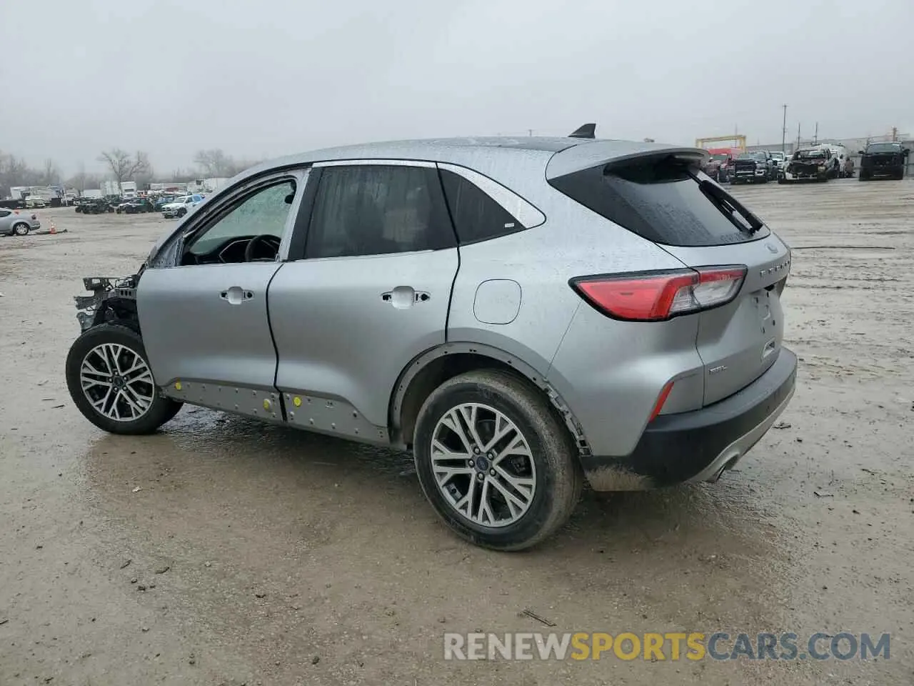 2 fotografías del automóvil dañado 1FMCU0H68NUA70609 FORD ESCAPE 2022